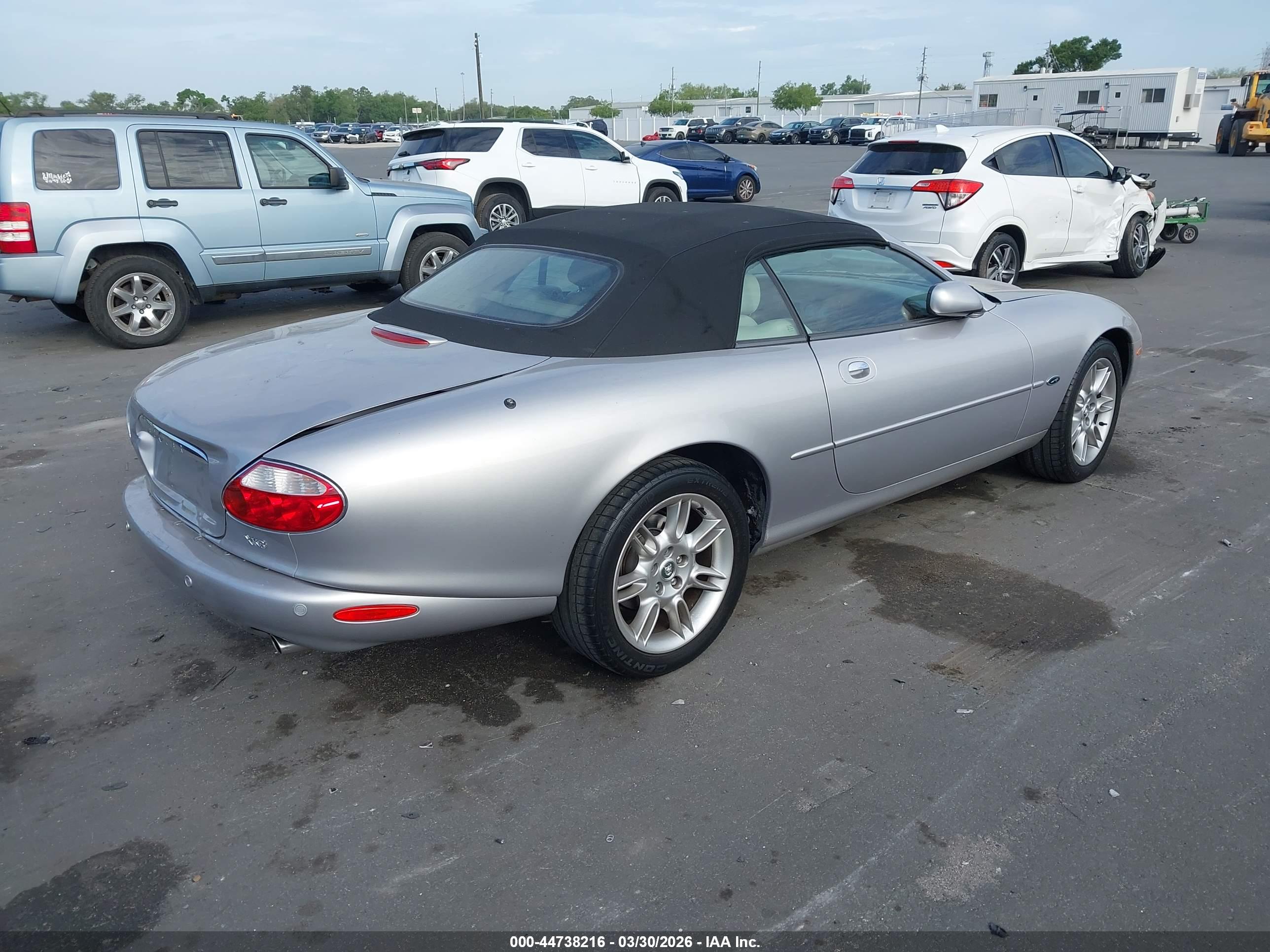 JAGUAR XK8 image 4