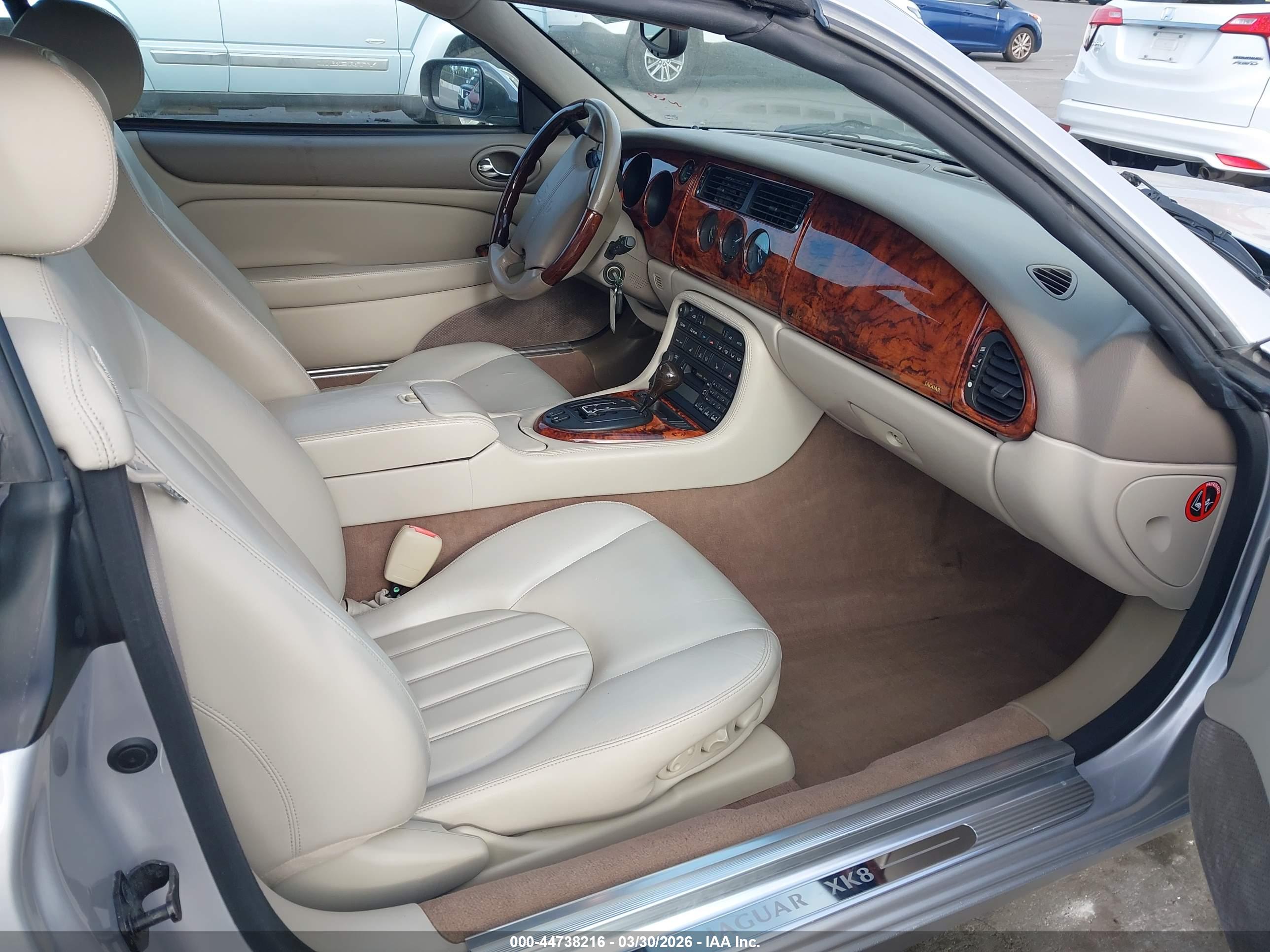 JAGUAR XK8 image 5