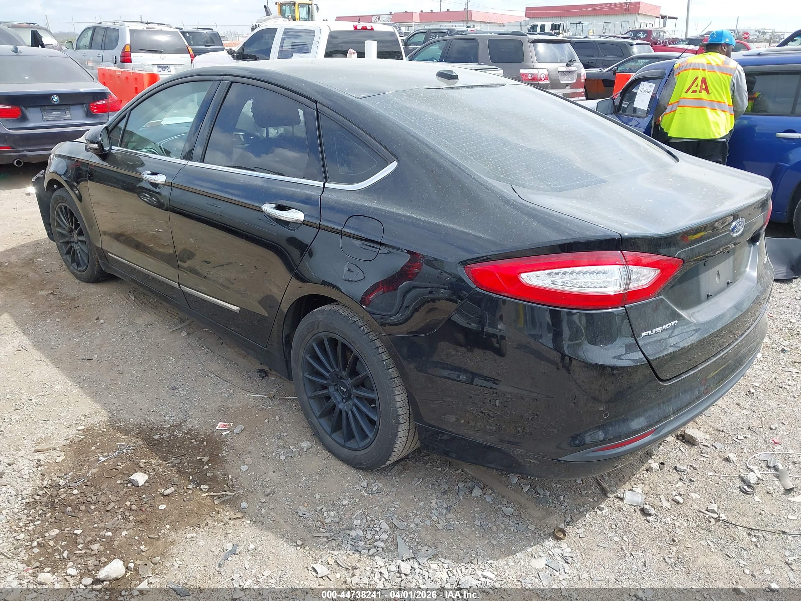 FORD FUSION image 3