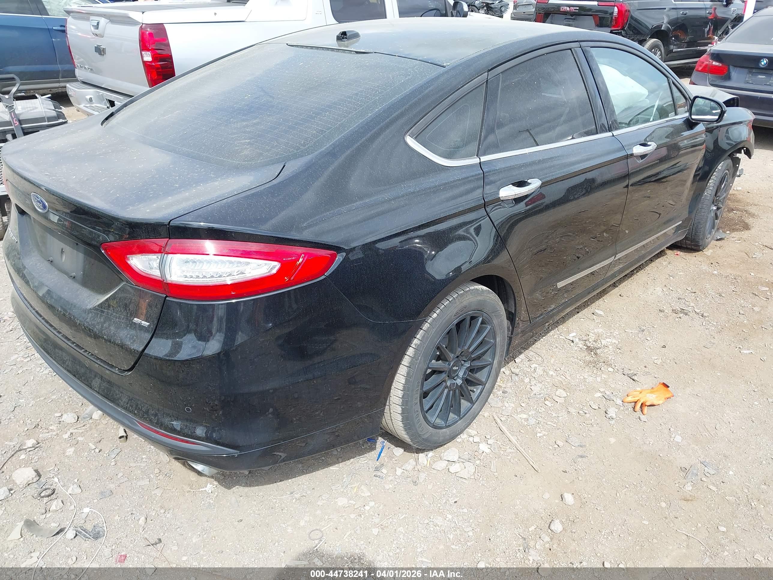 FORD FUSION image 4