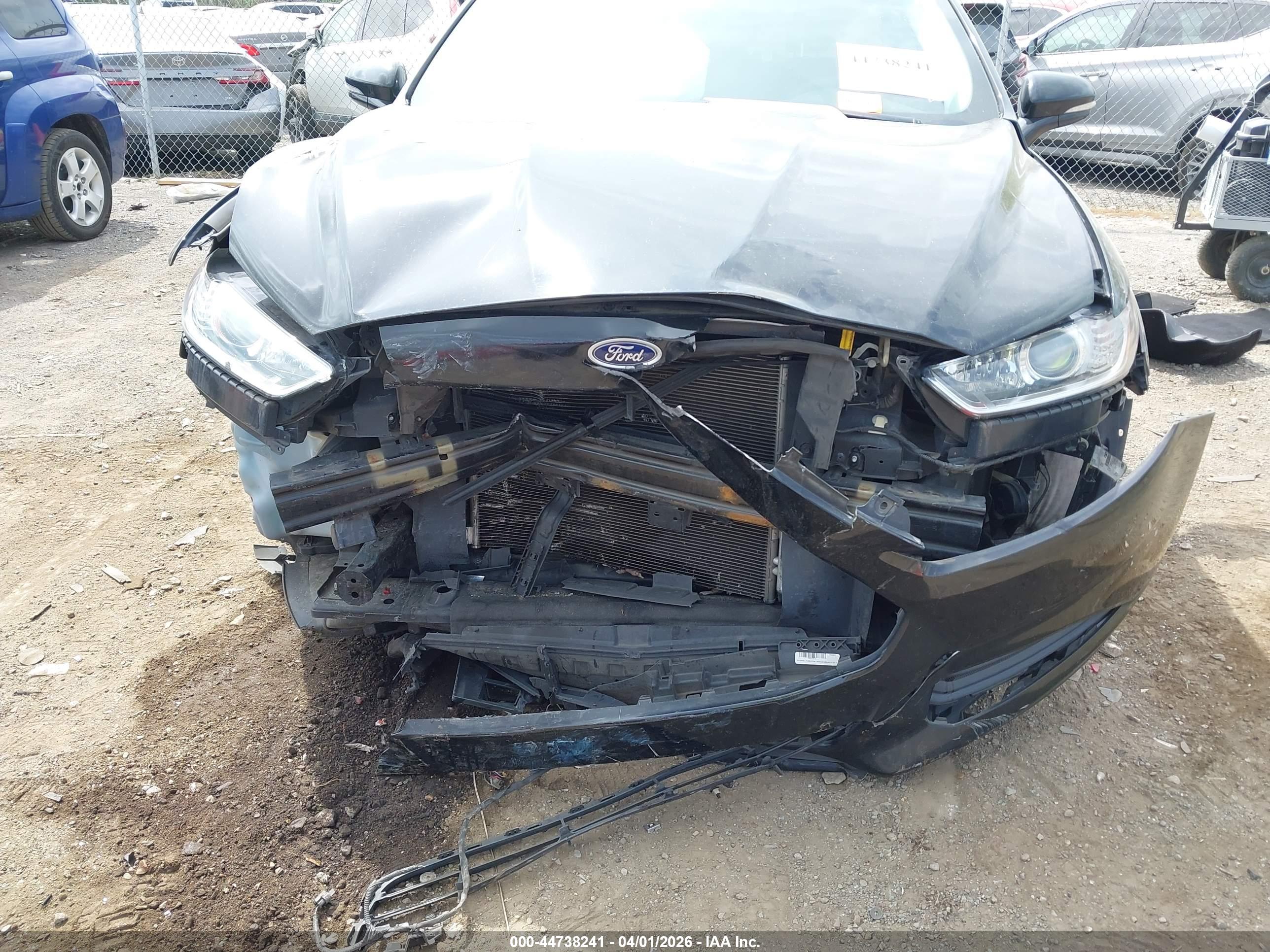 FORD FUSION image 6