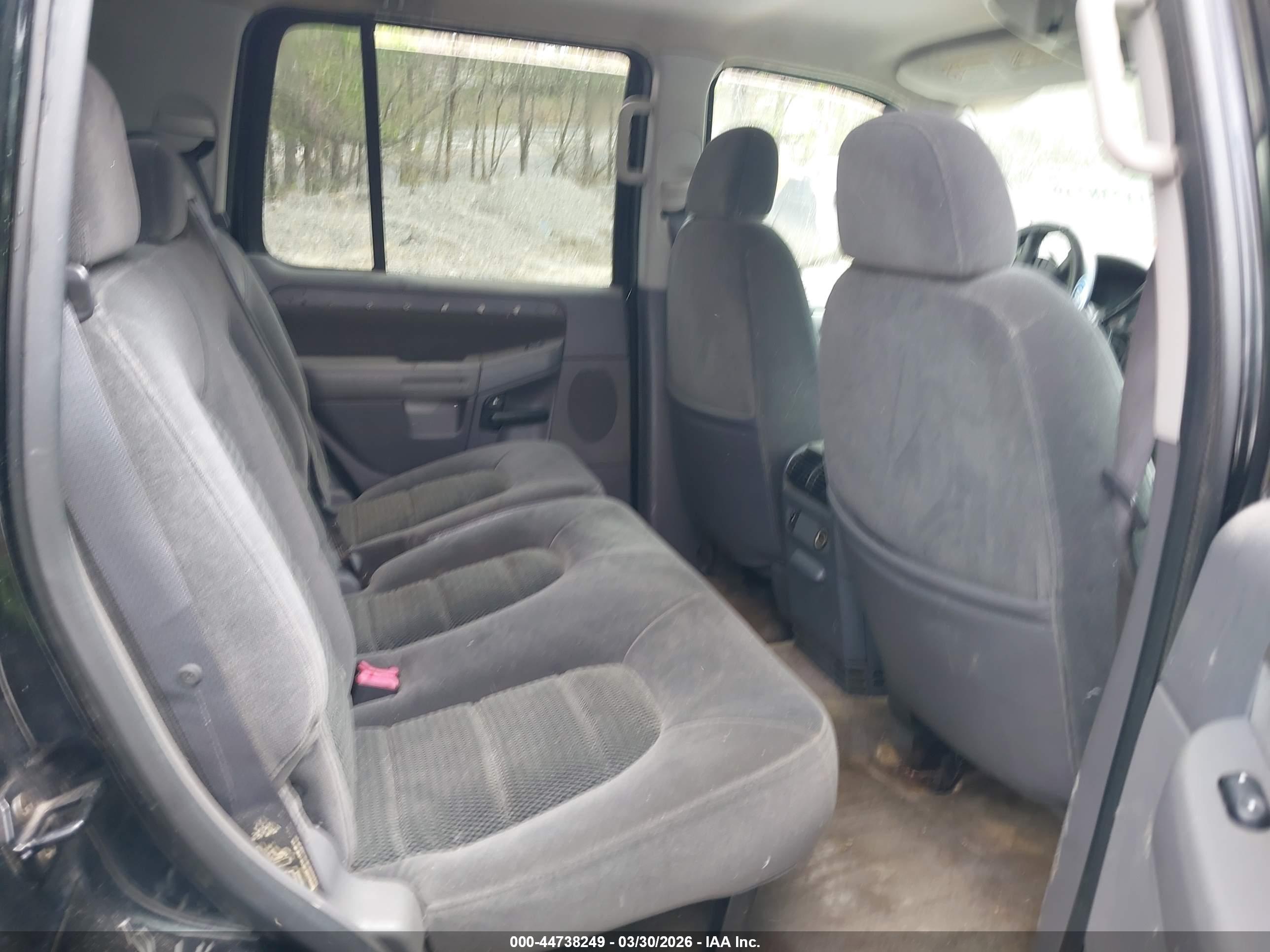 FORD EXPLORER image 8