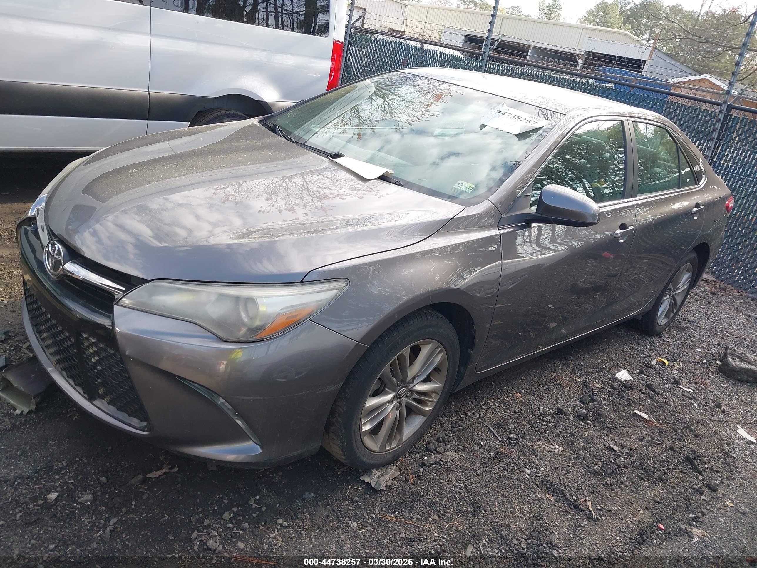 TOYOTA CAMRY image 2