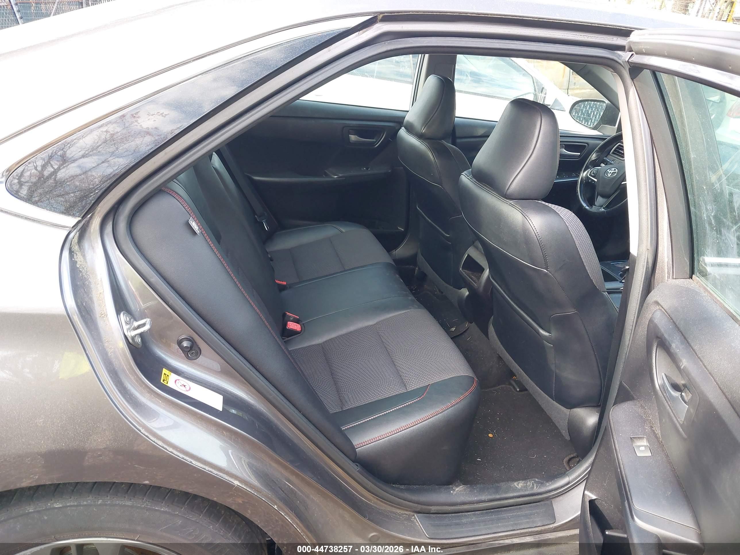 TOYOTA CAMRY image 8