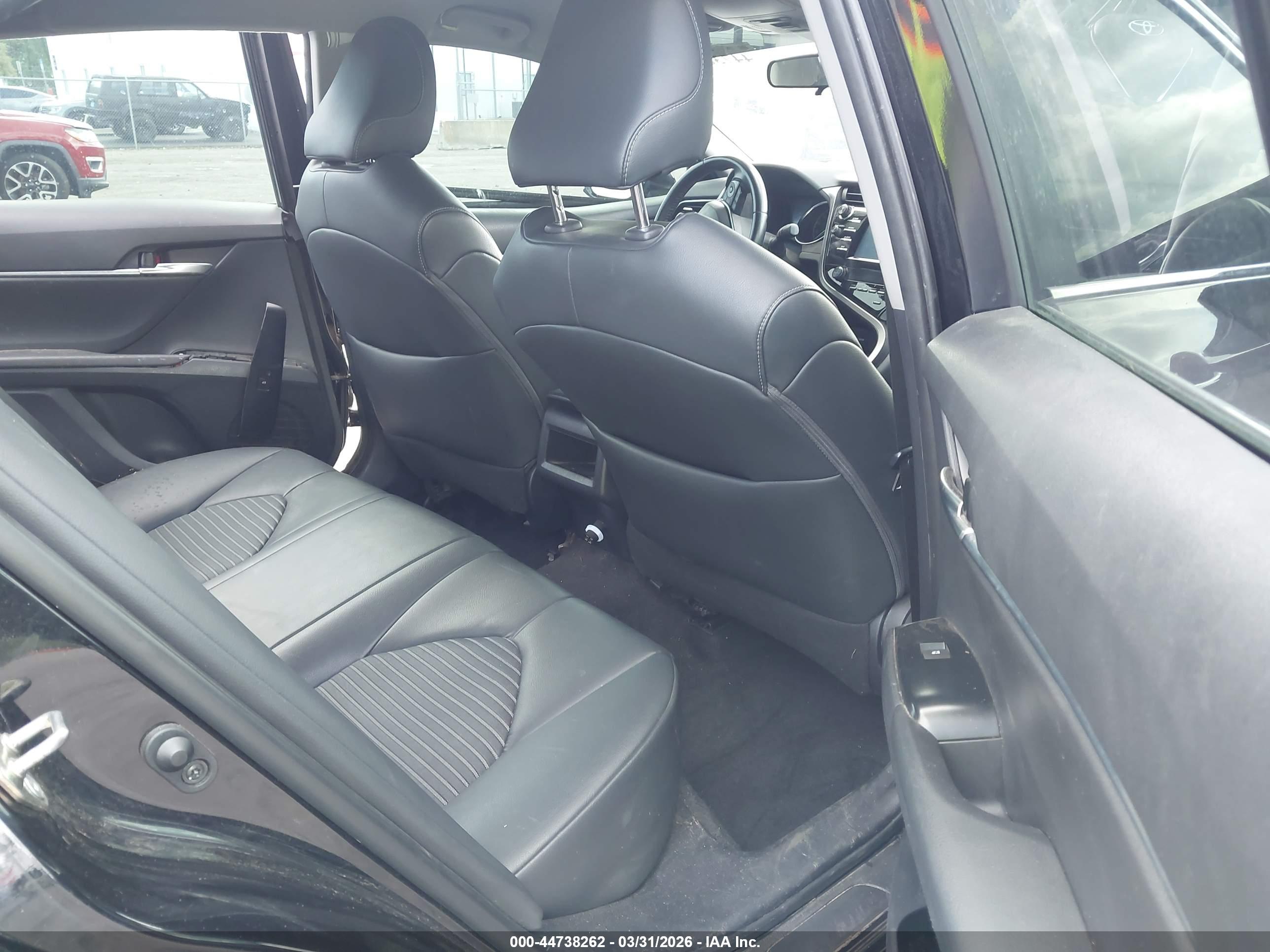TOYOTA CAMRY image 8