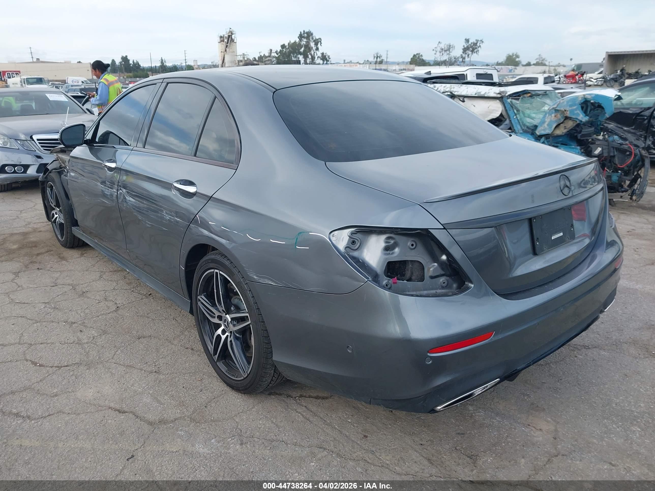 MERCEDES-BENZ E image 3