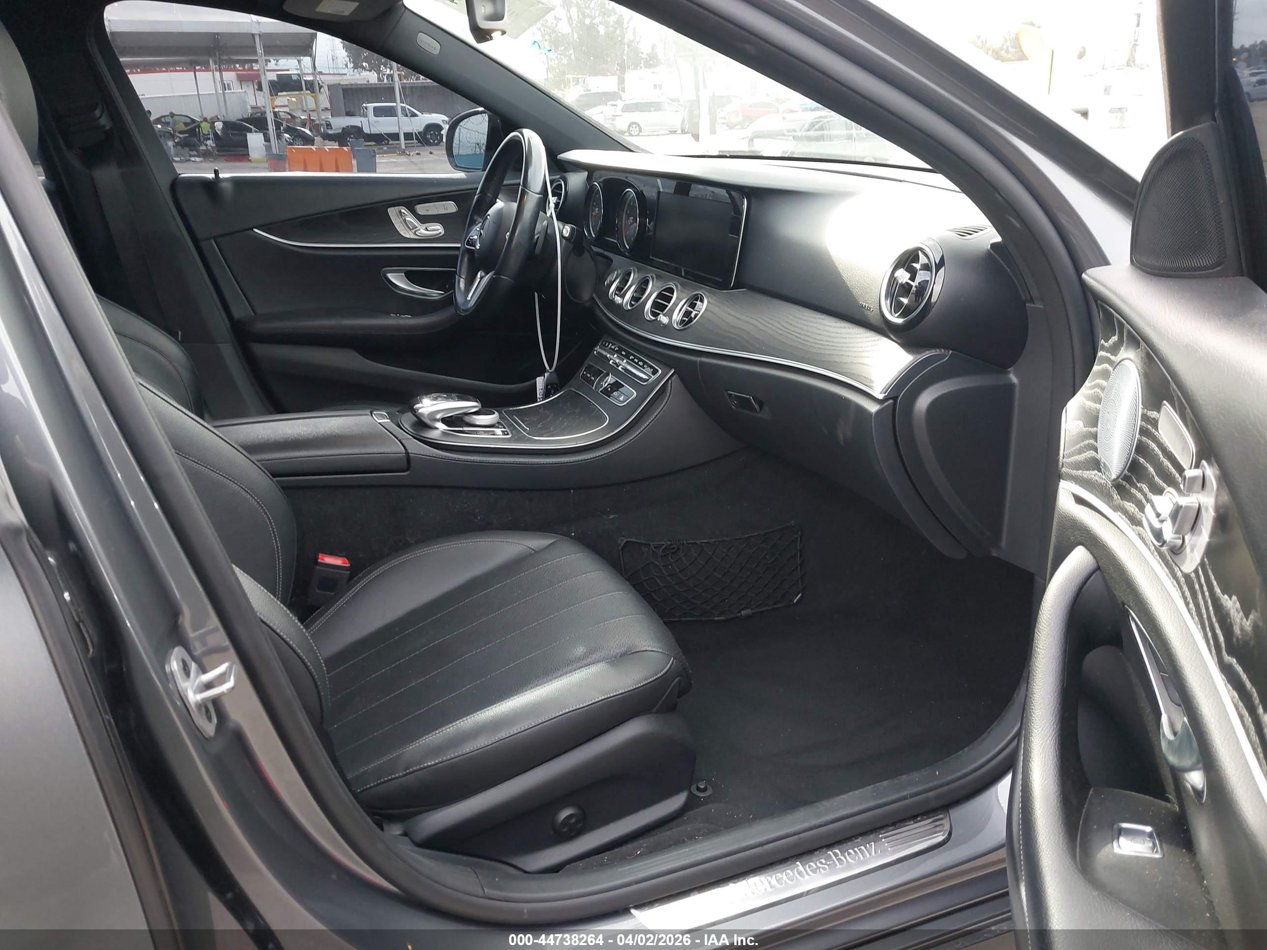 MERCEDES-BENZ E image 5