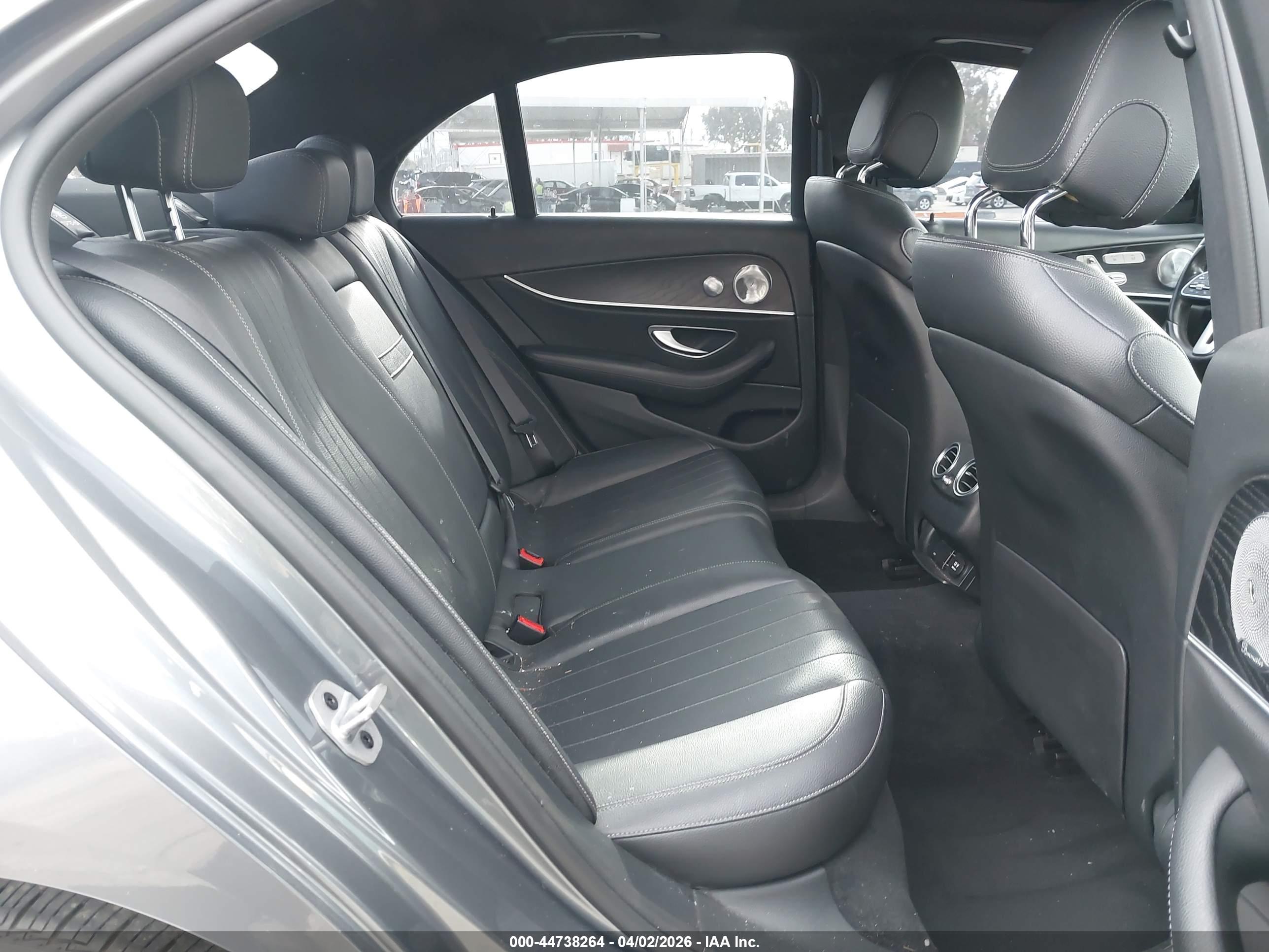 MERCEDES-BENZ E image 8