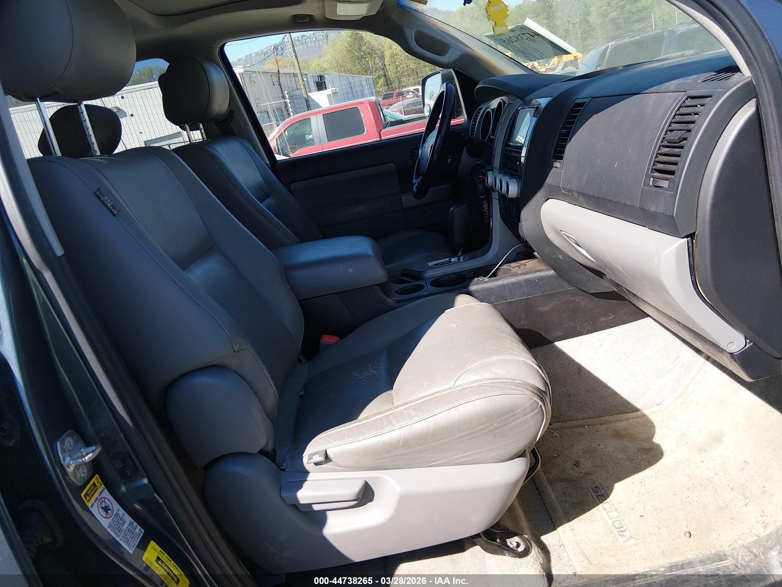 TOYOTA SEQUOIA image 5