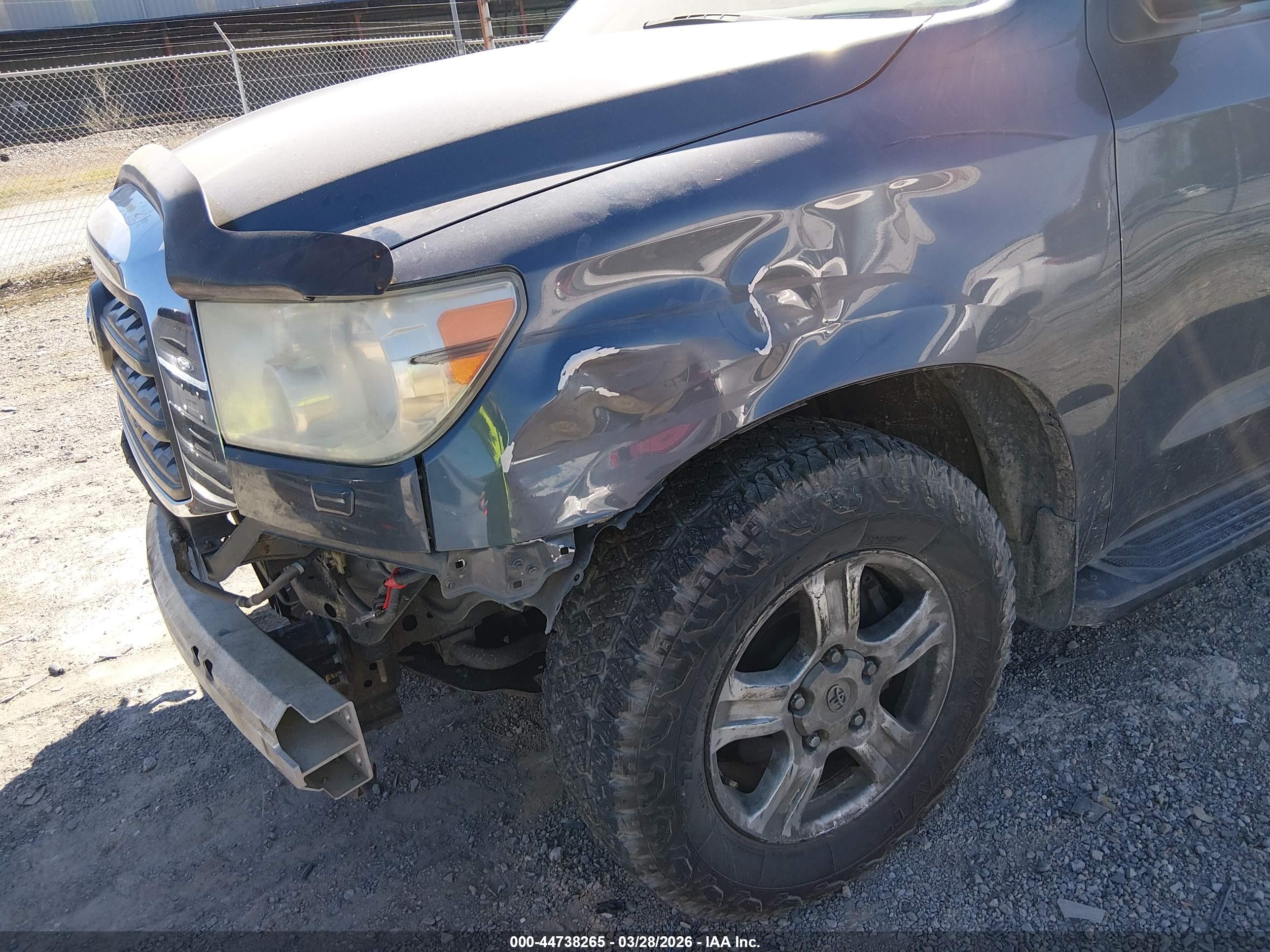 TOYOTA SEQUOIA image 6