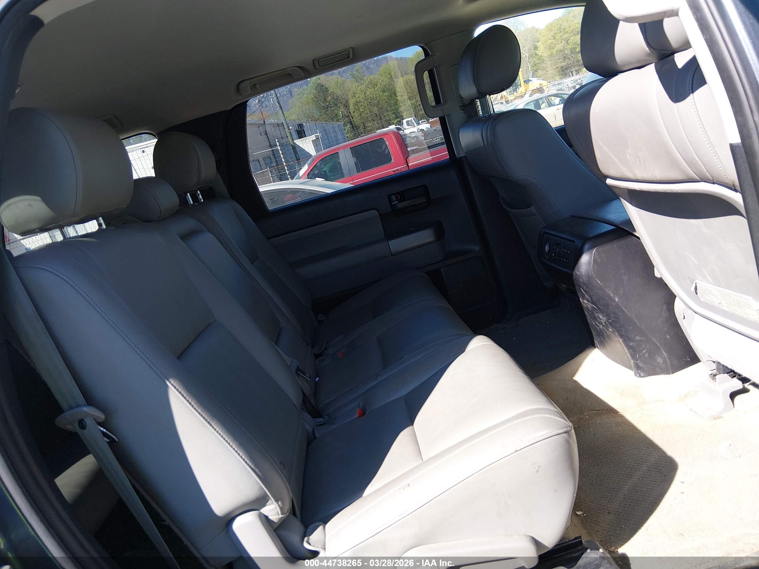 TOYOTA SEQUOIA image 8