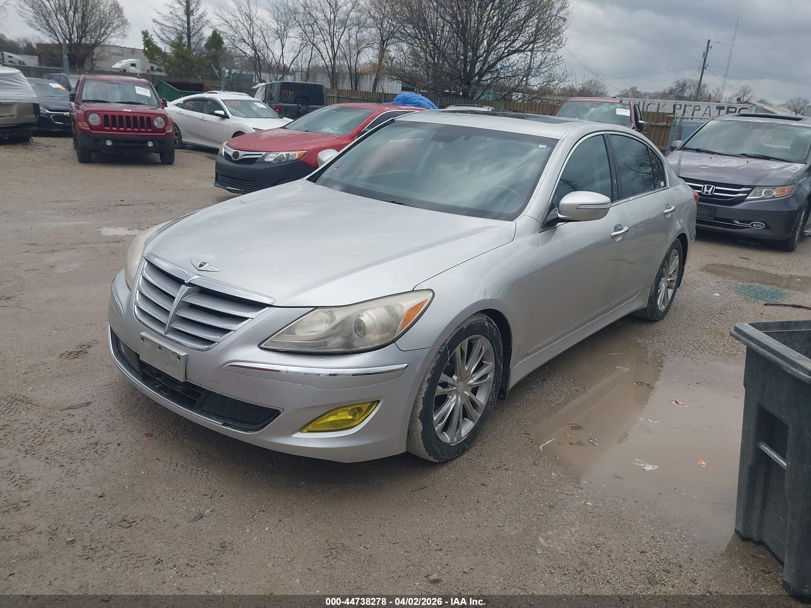HYUNDAI GENESIS image 2