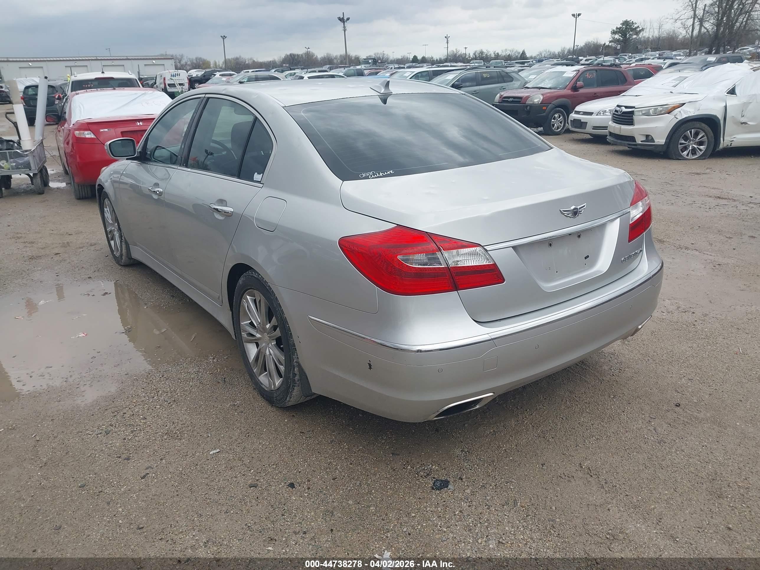 HYUNDAI GENESIS image 3
