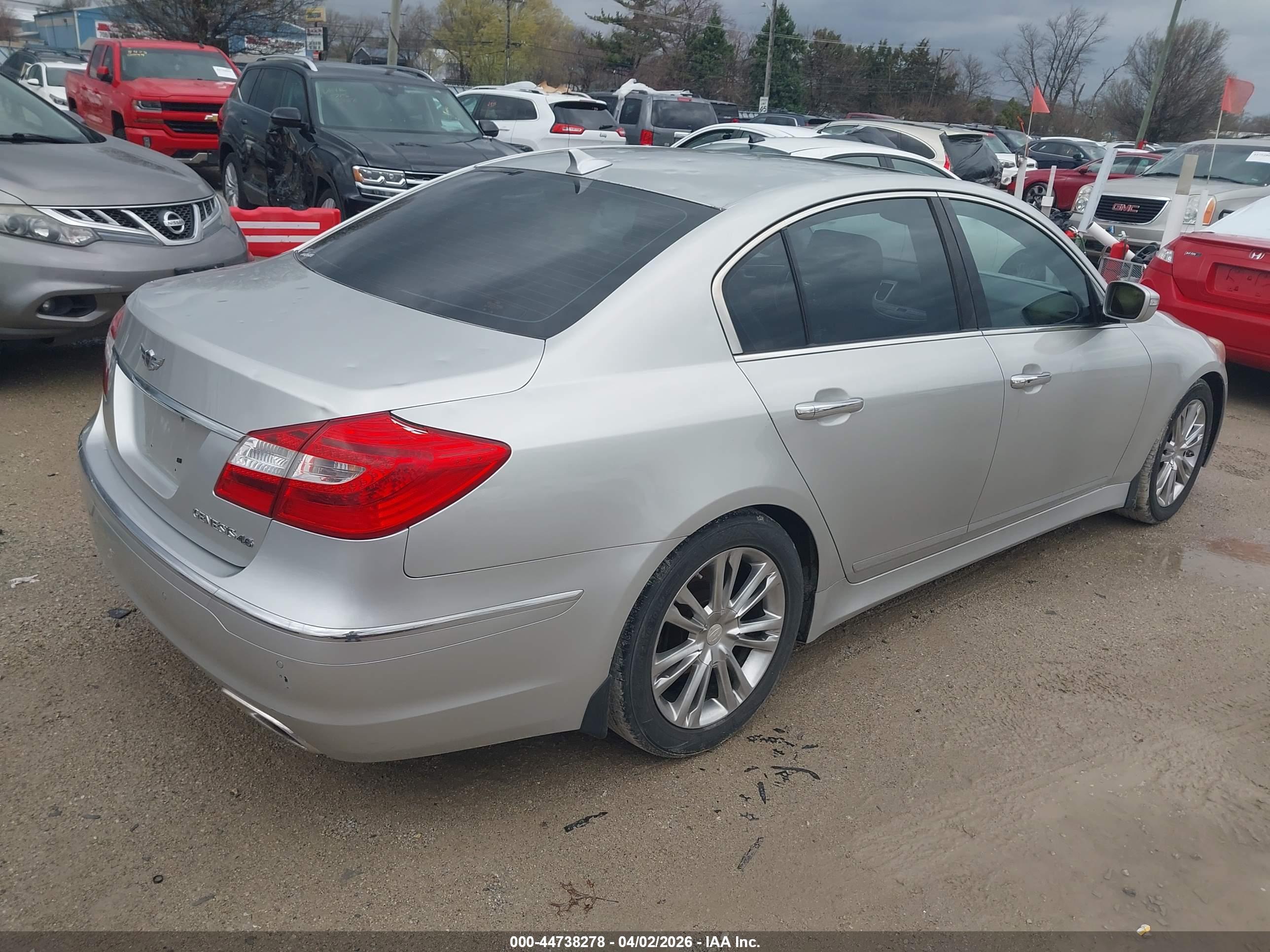 HYUNDAI GENESIS image 4