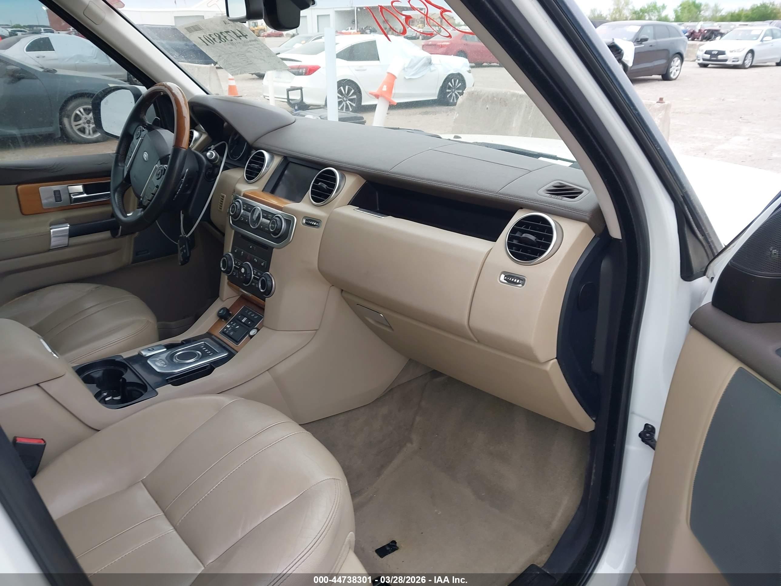 LAND ROVER image 5