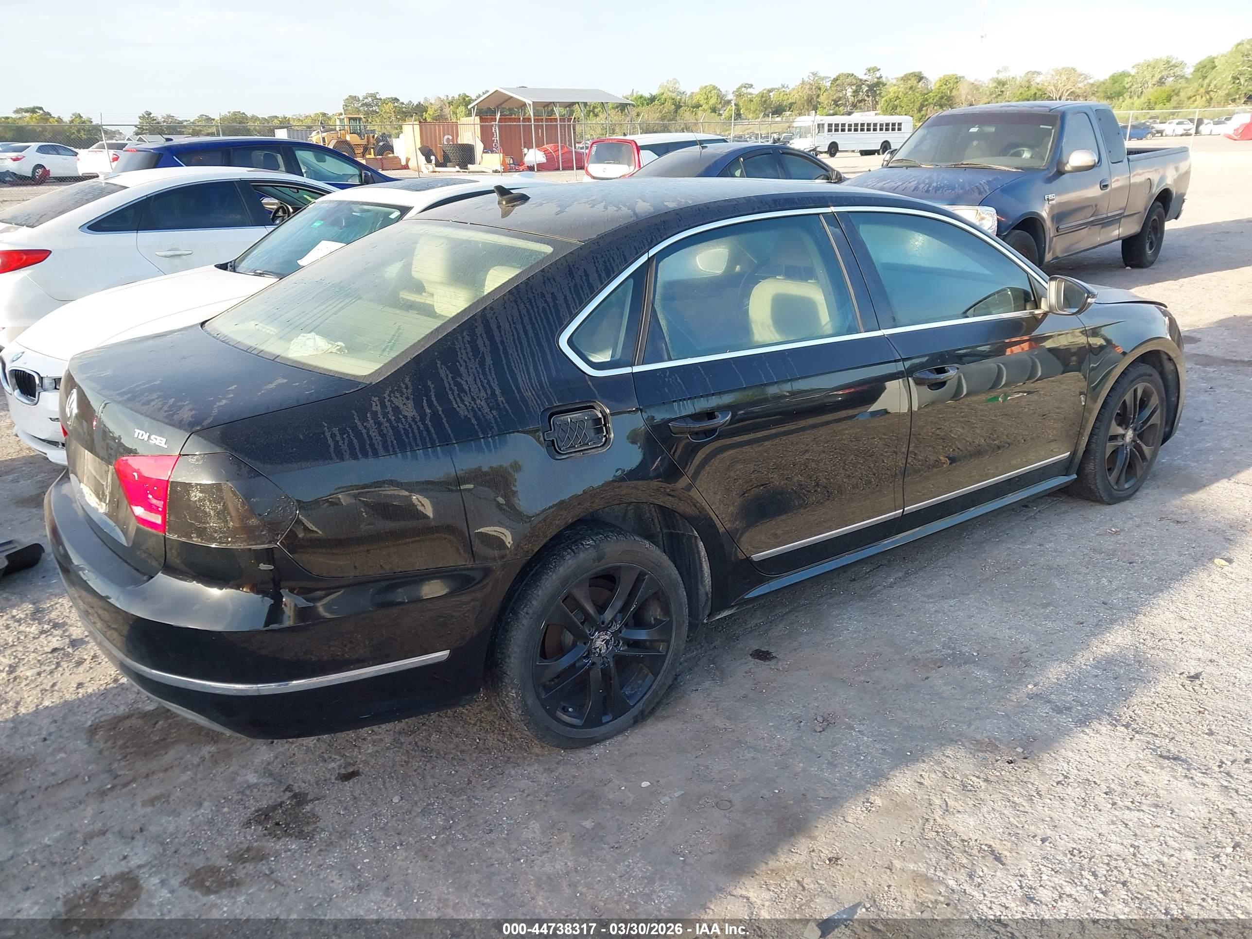 VOLKSWAGEN PASSAT image 4