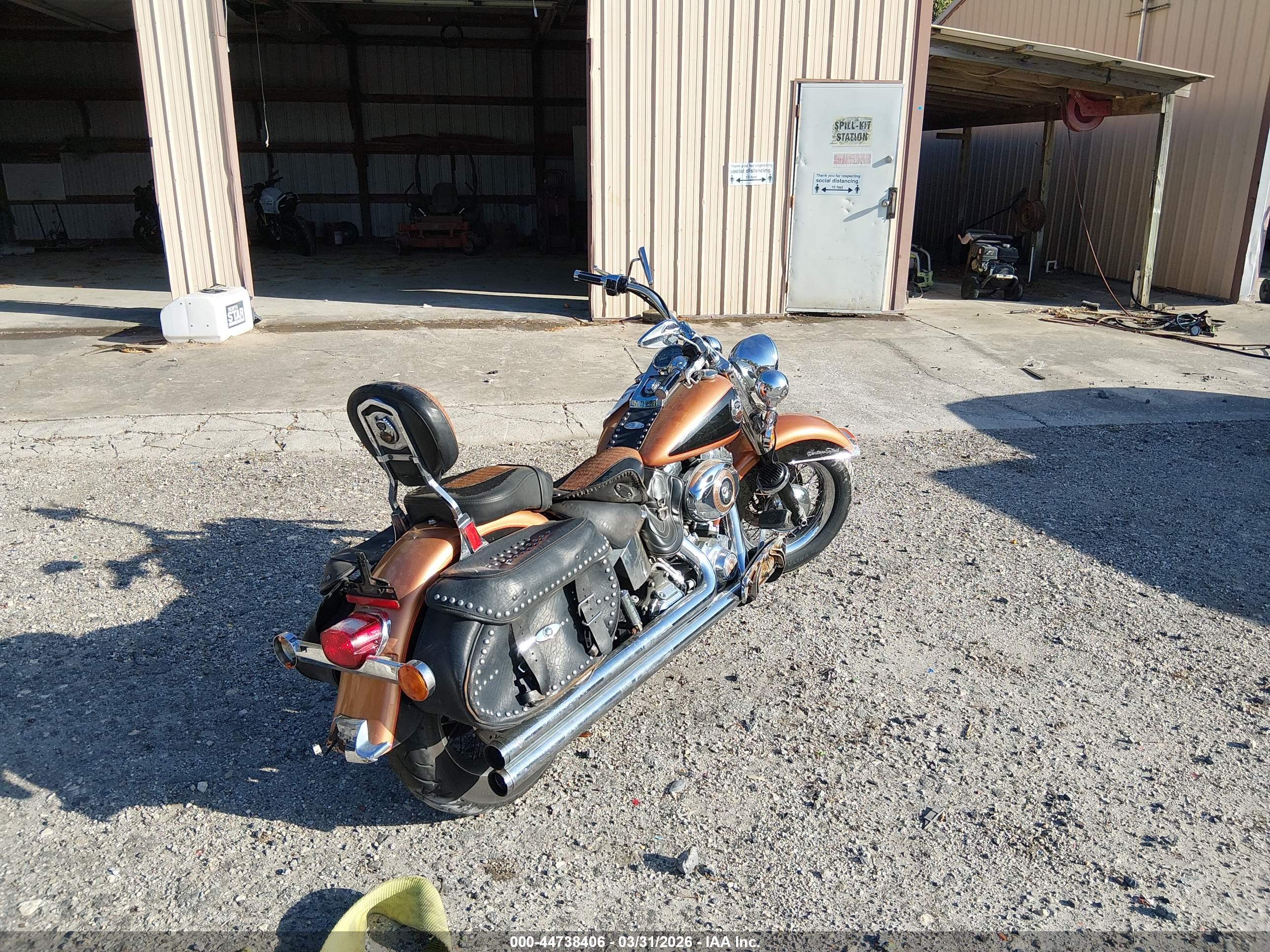HARLEY-DAVIDSON FLSTC image 4