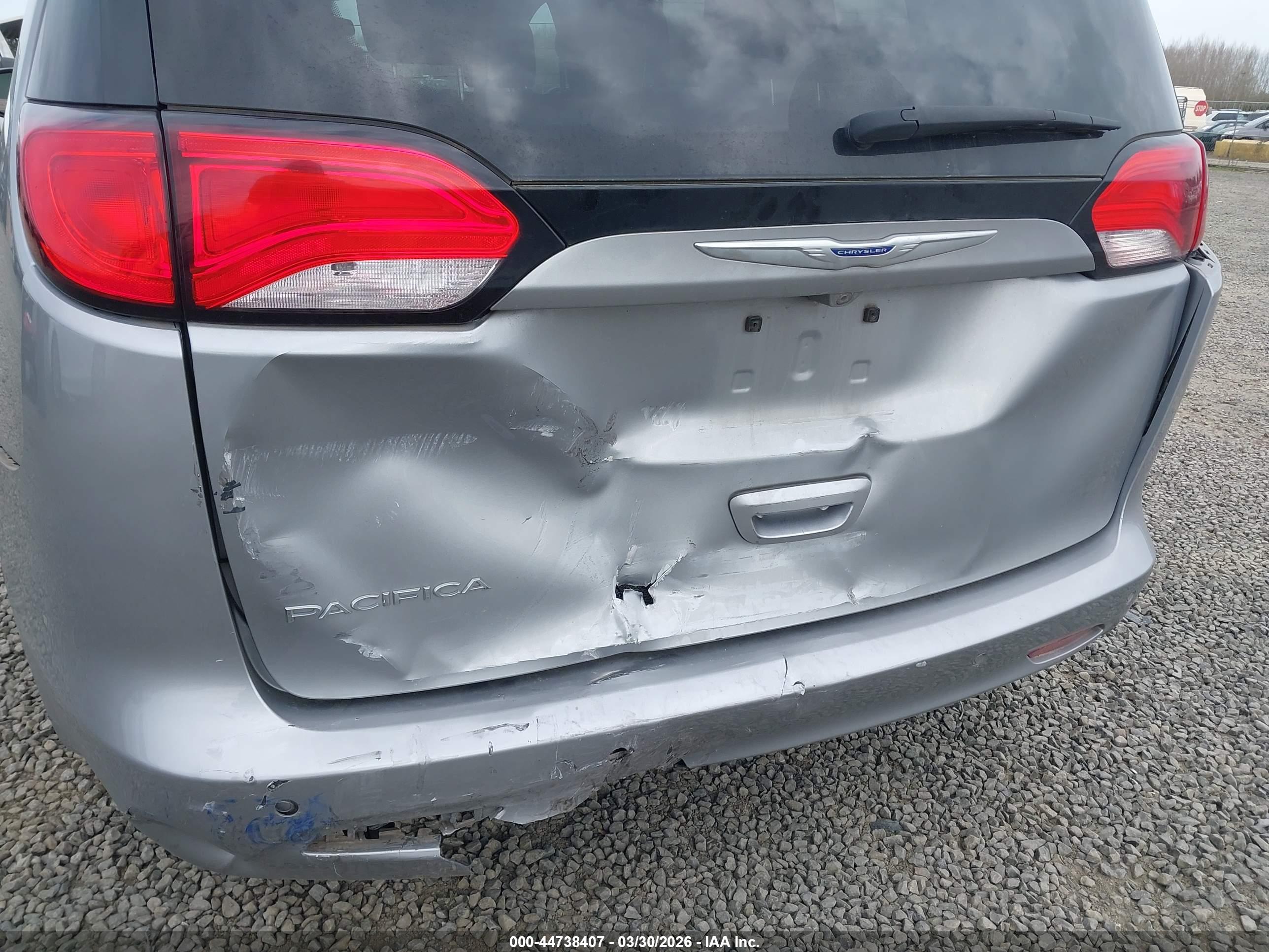 CHRYSLER PACIFICA image 6