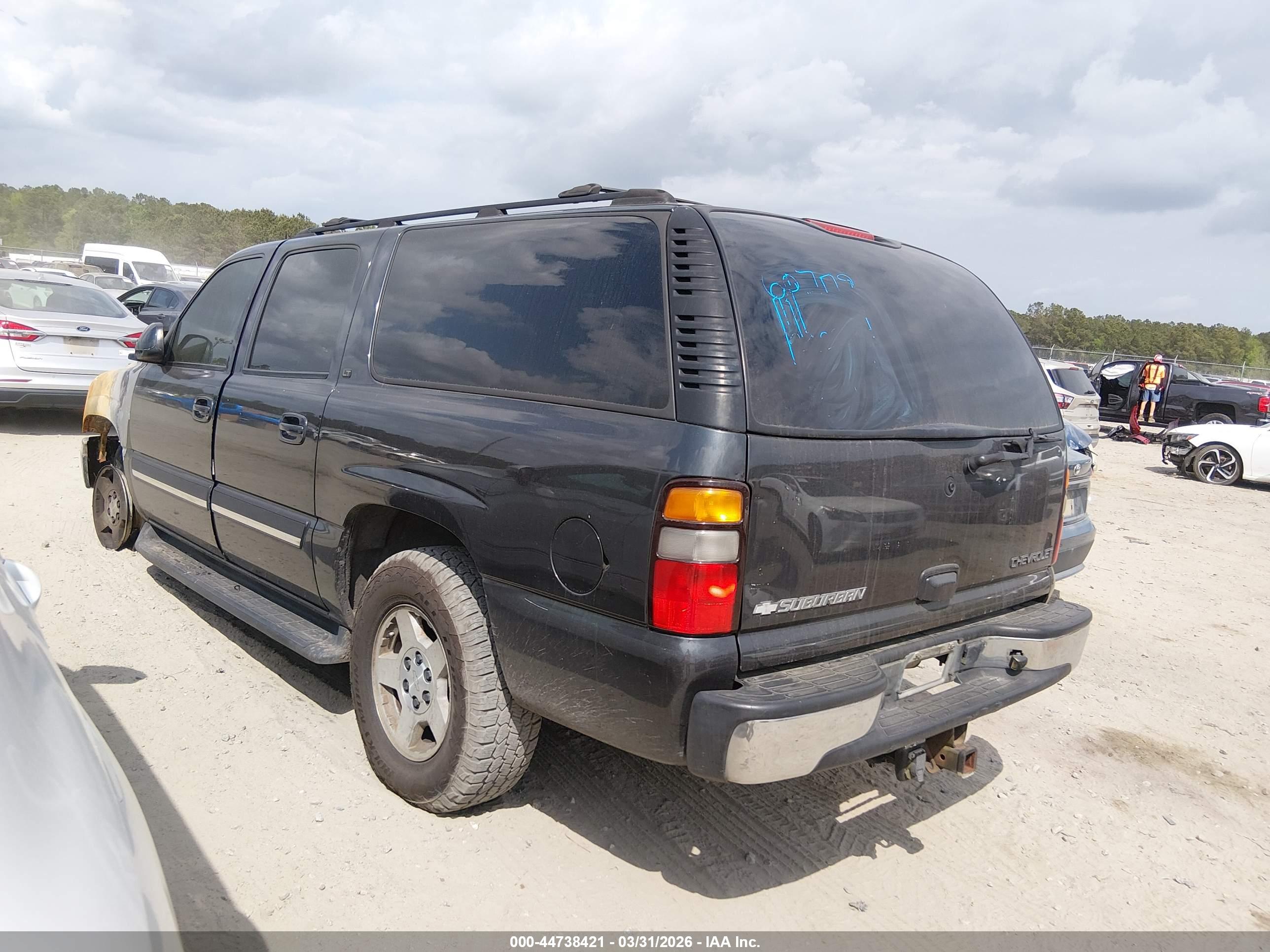 CHEVROLET SUBURBAN image 3