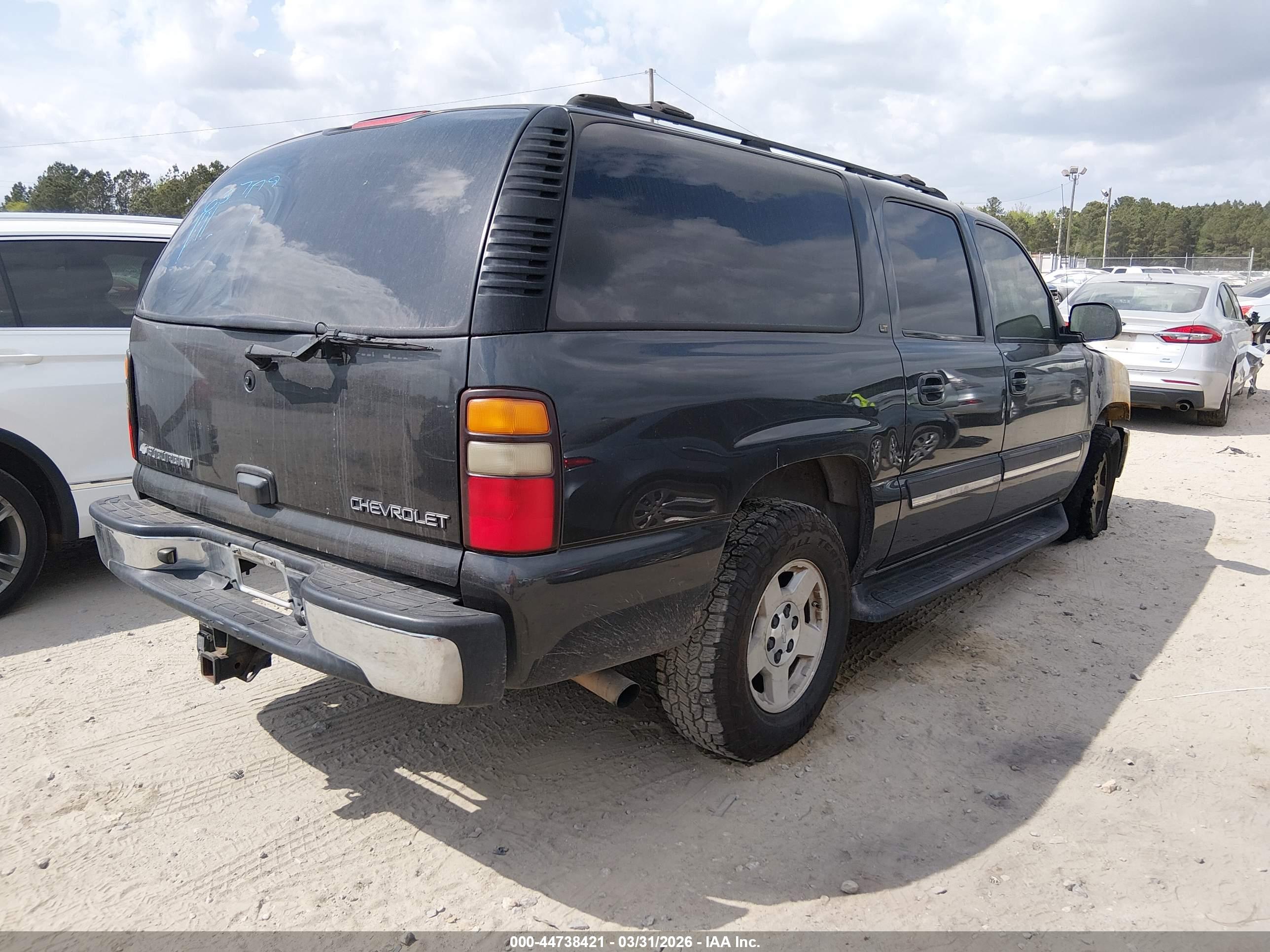 CHEVROLET SUBURBAN image 4