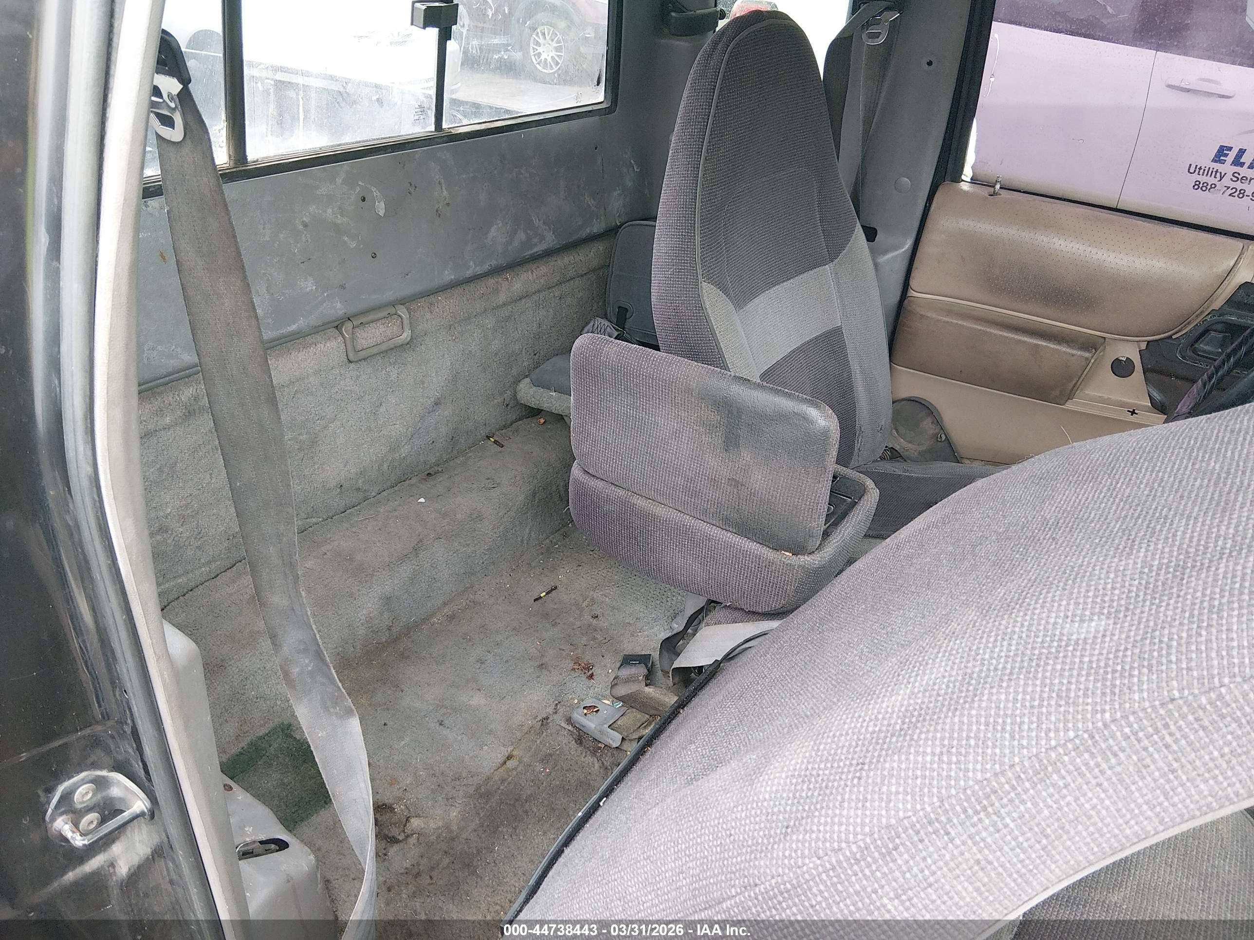 MAZDA B4000 image 8