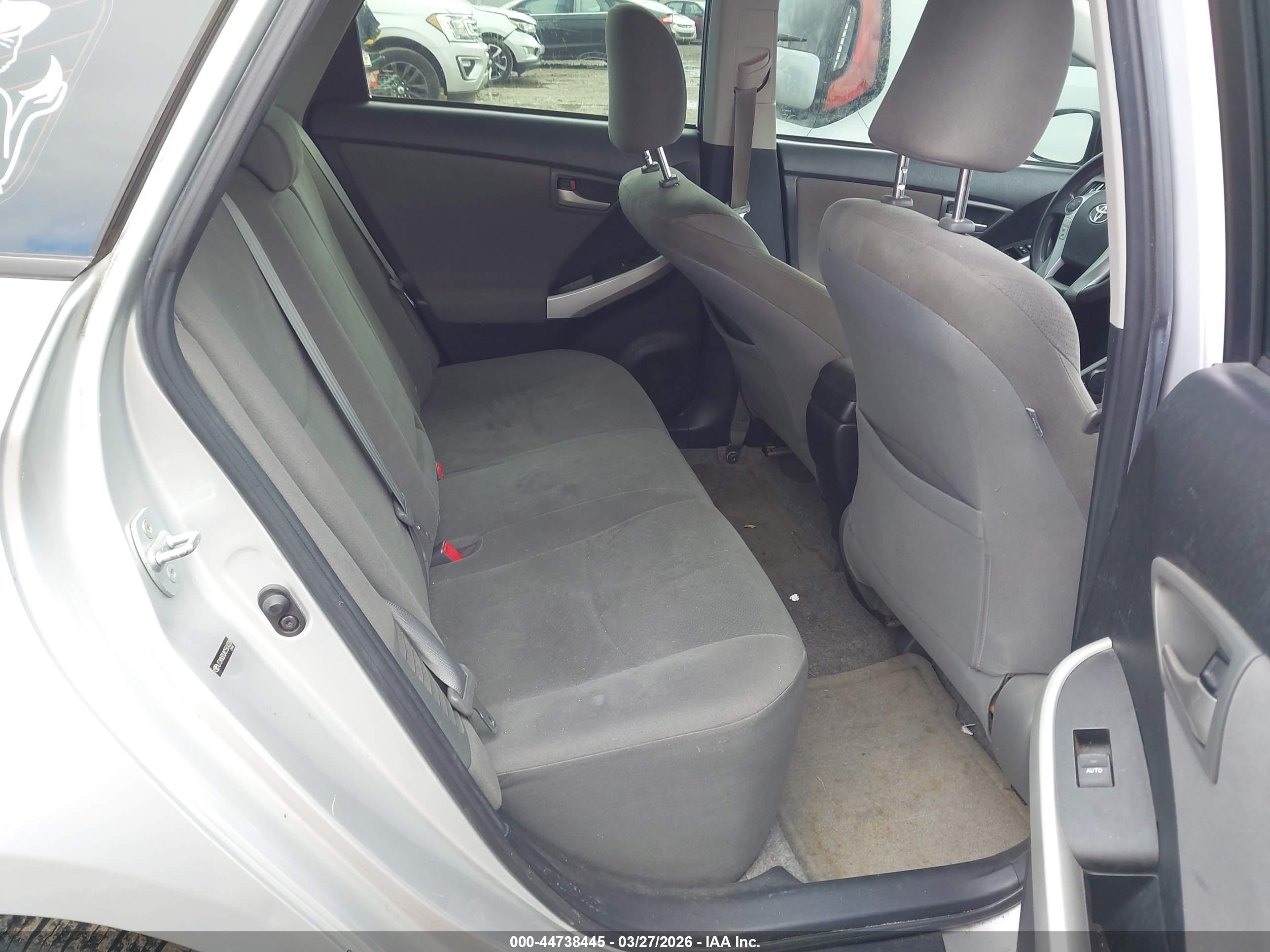 TOYOTA PRIUS image 8