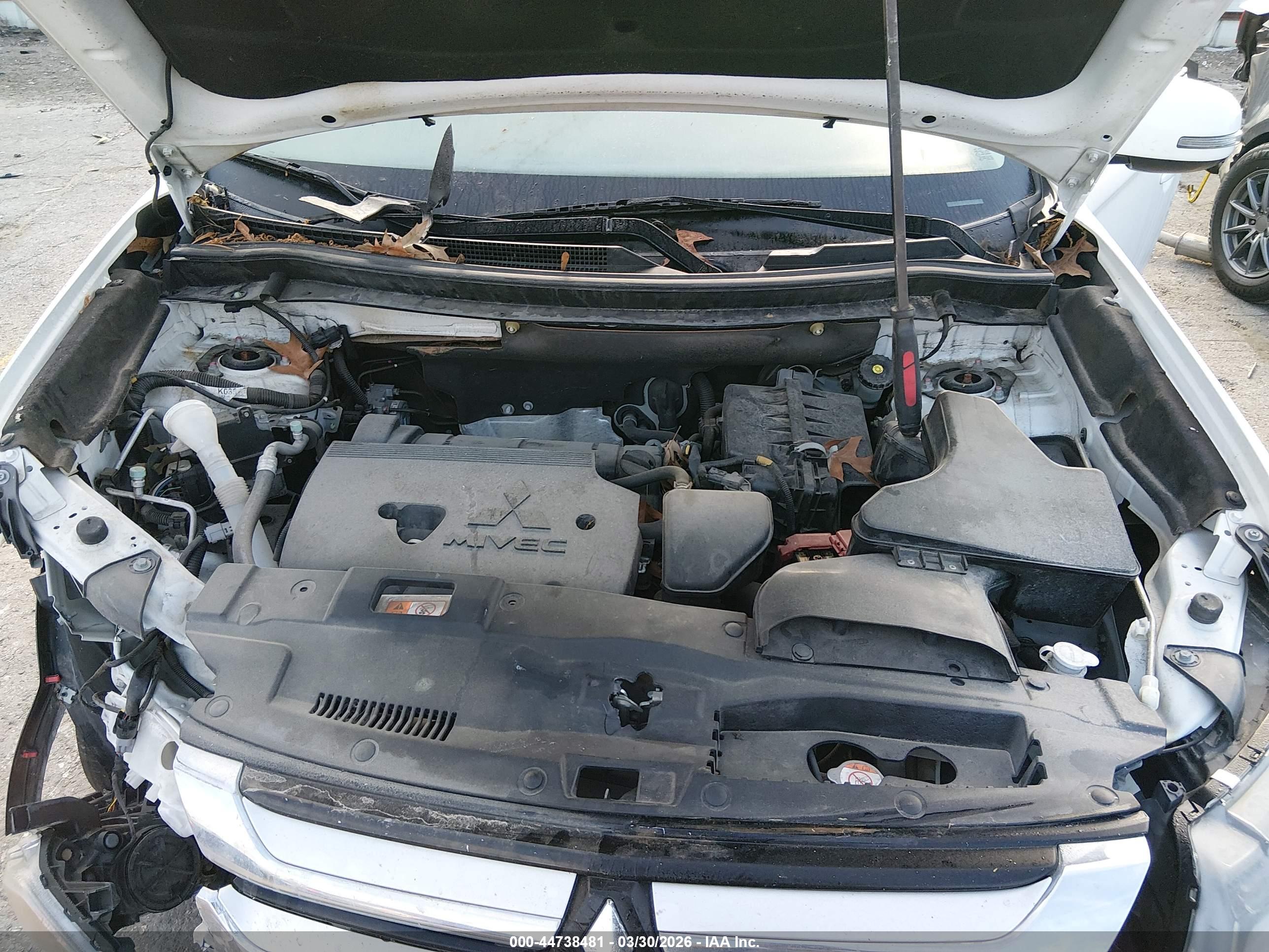 MITSUBISHI OUTLANDER image 10
