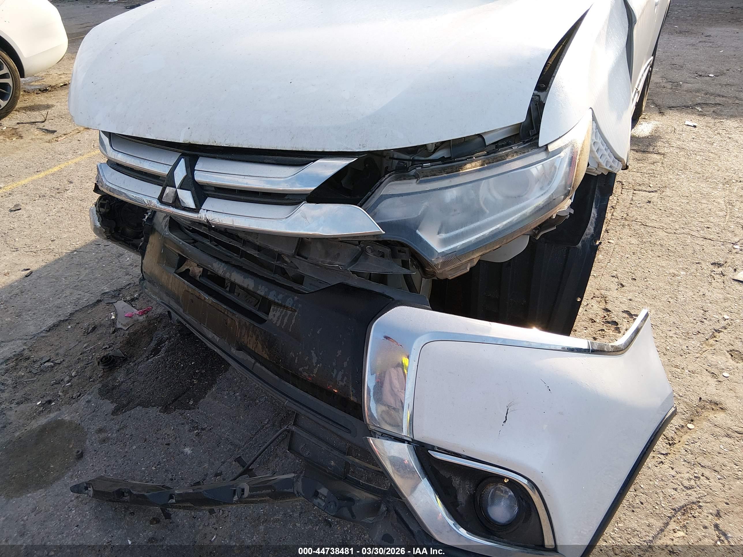 MITSUBISHI OUTLANDER image 6