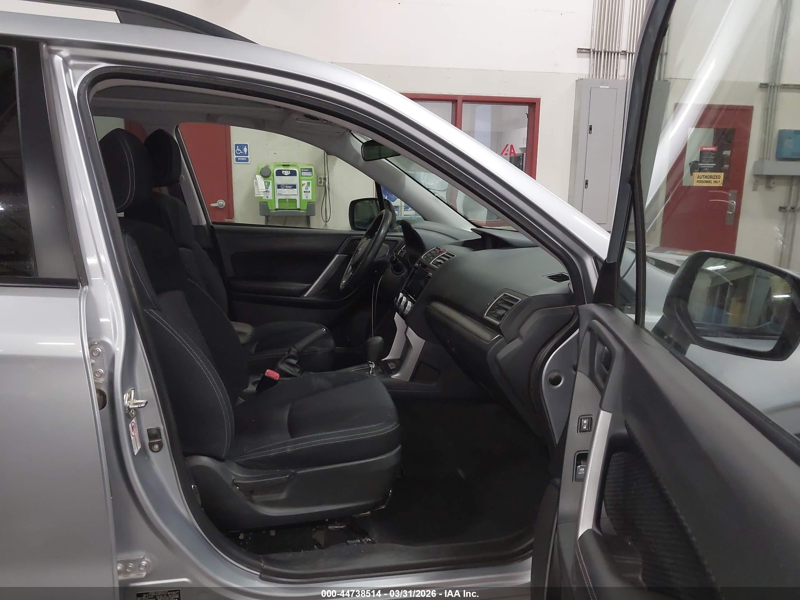 SUBARU FORESTER image 5