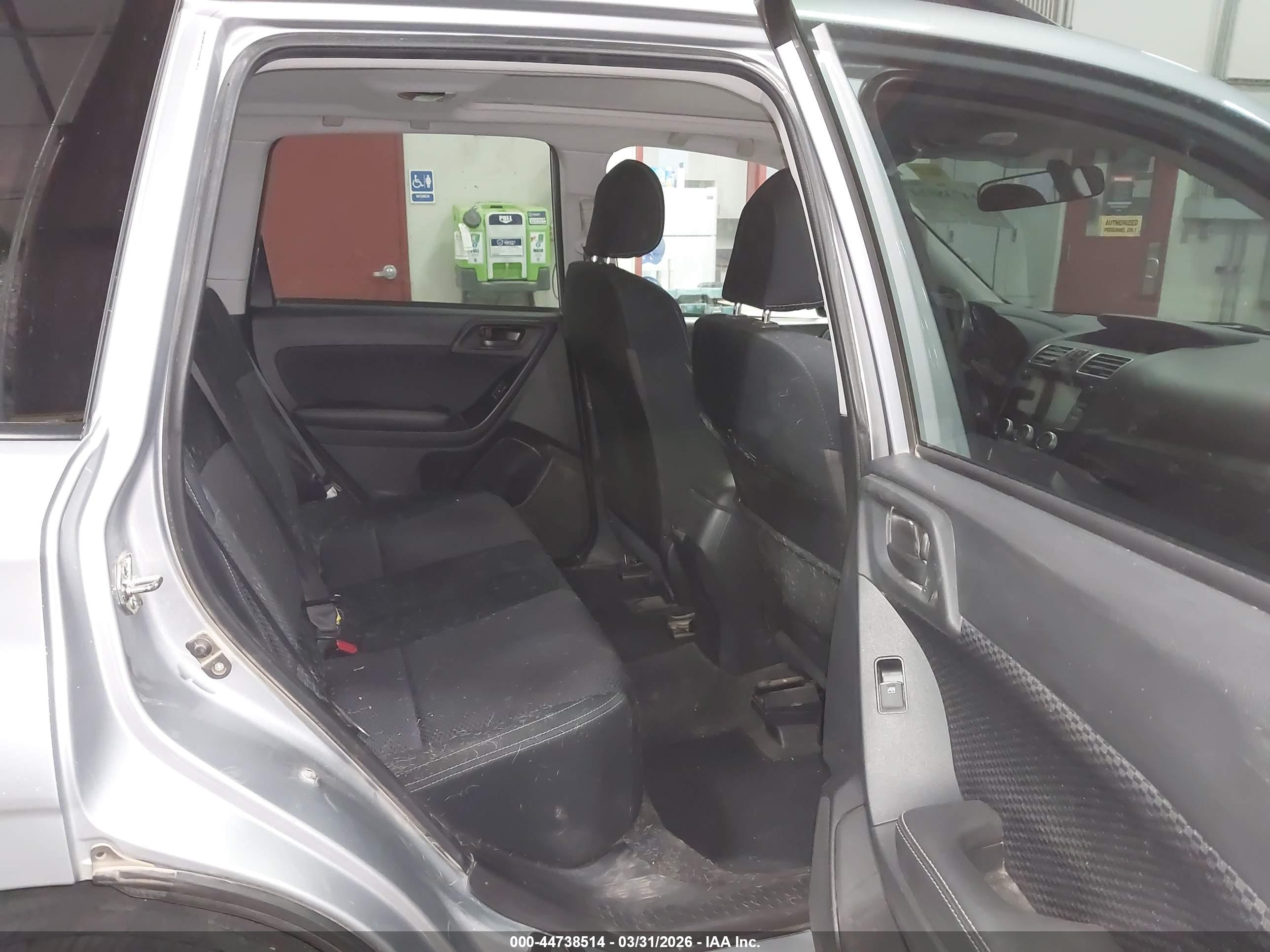 SUBARU FORESTER image 8