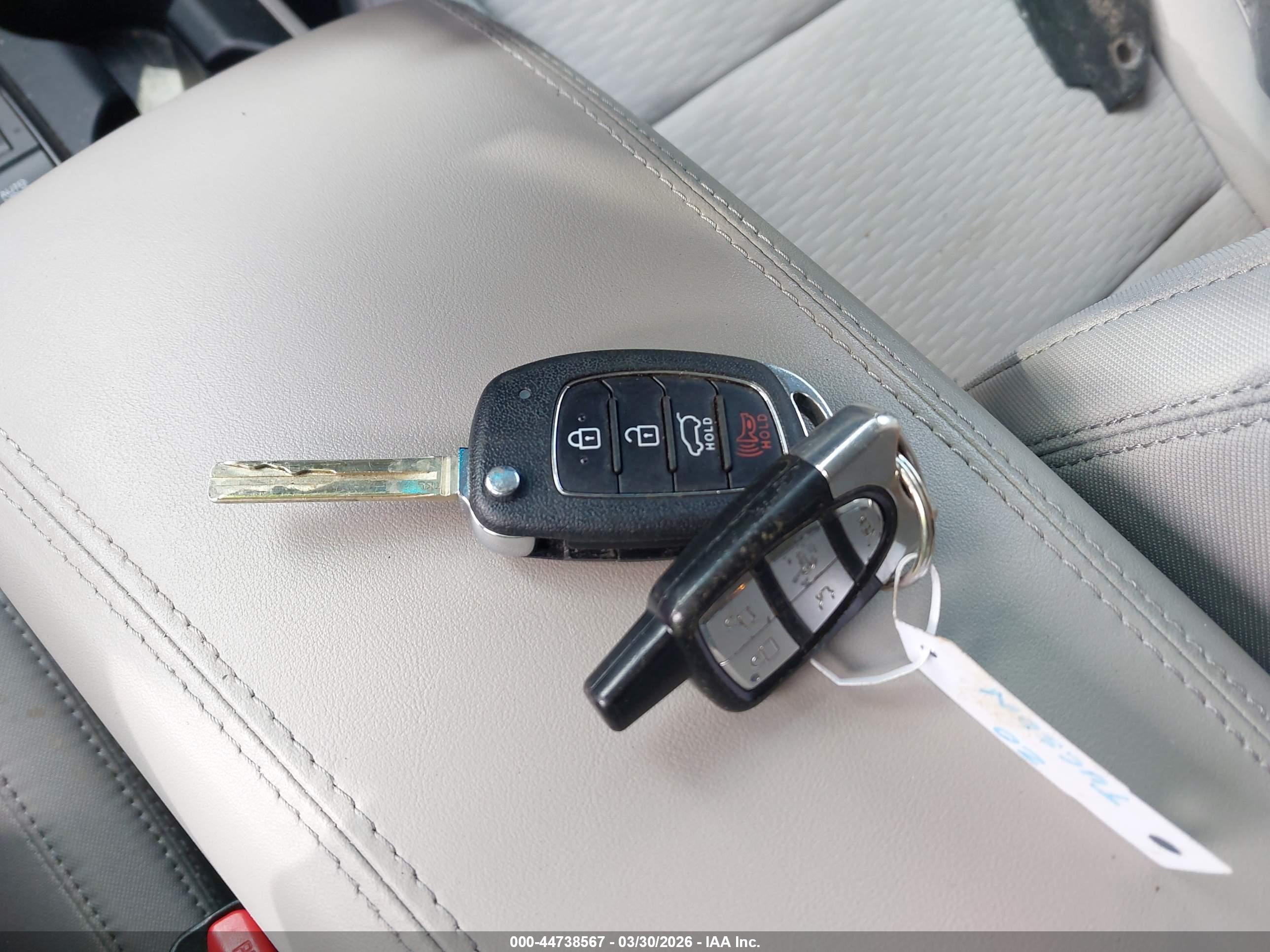 HYUNDAI TUCSON image 11
