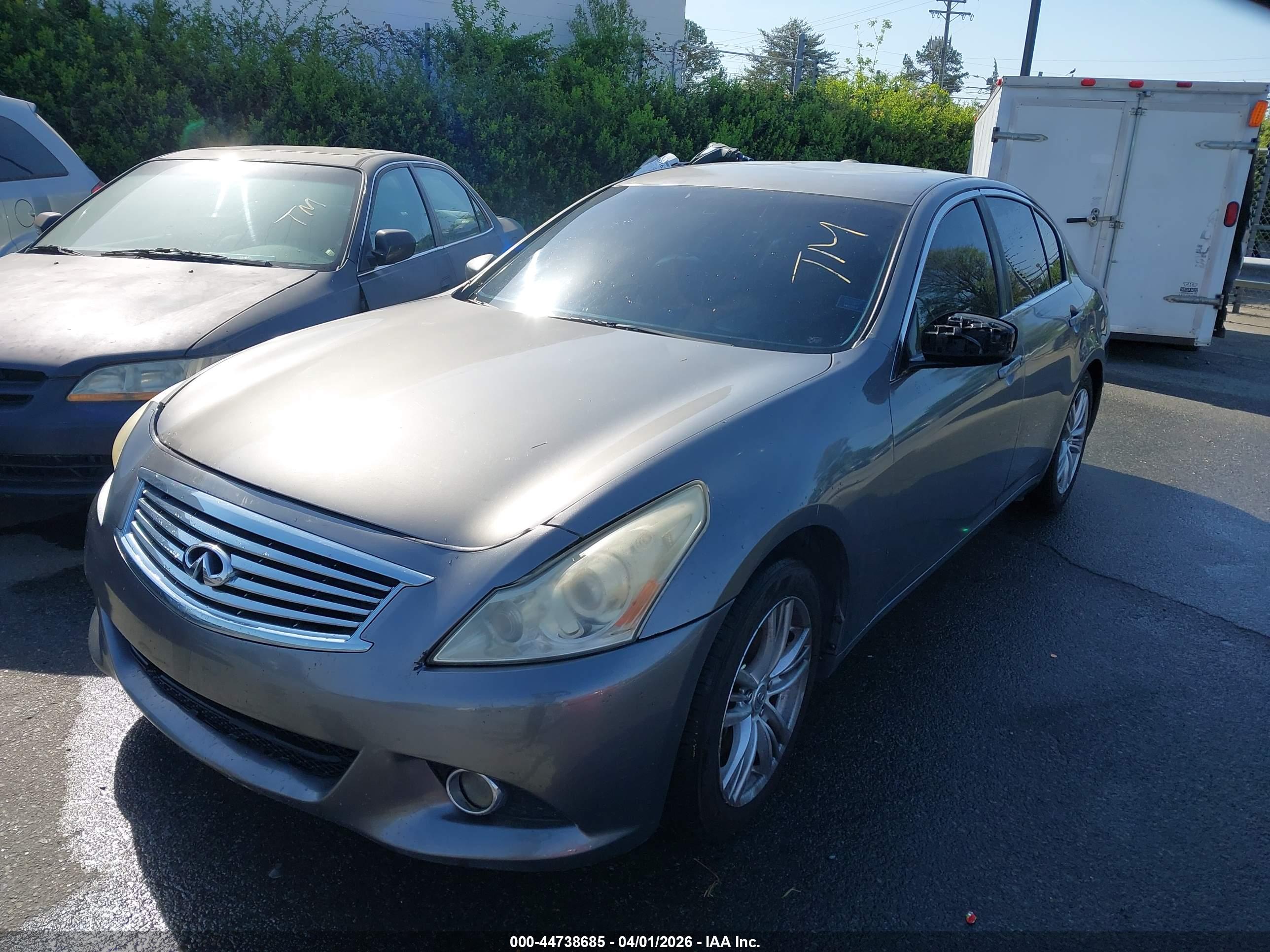 INFINITI G37 image 2