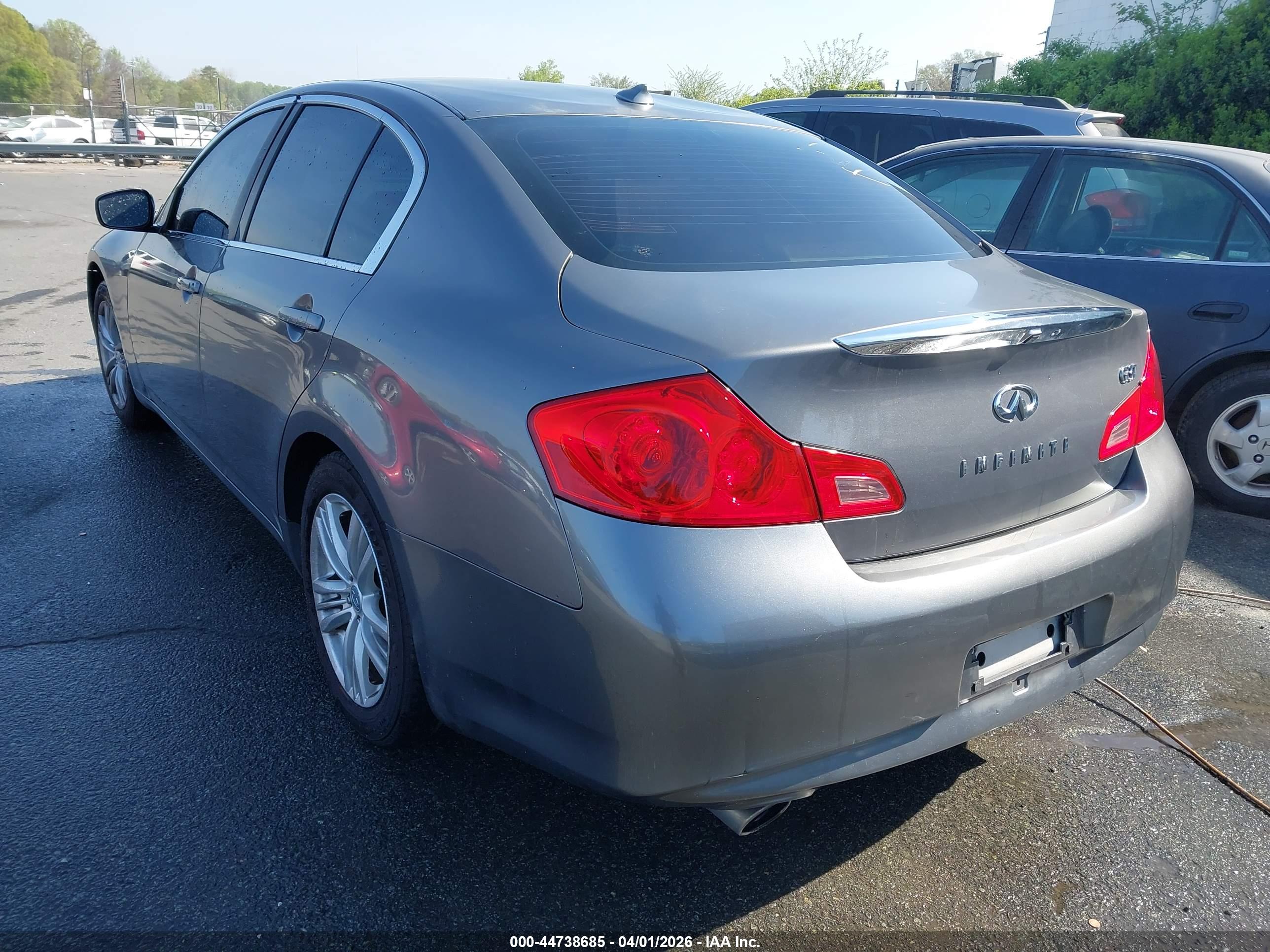 INFINITI G37 image 3