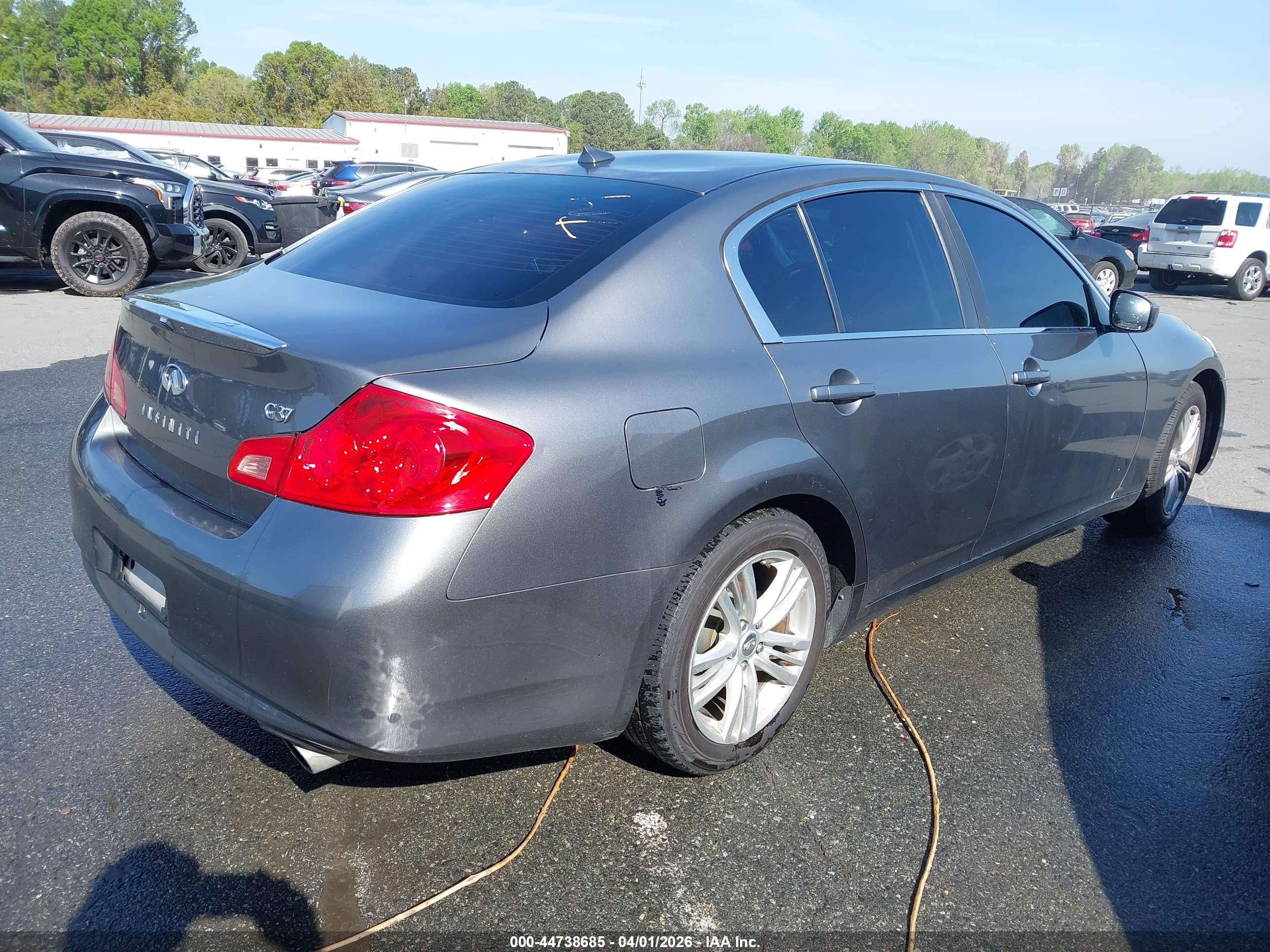 INFINITI G37 image 4