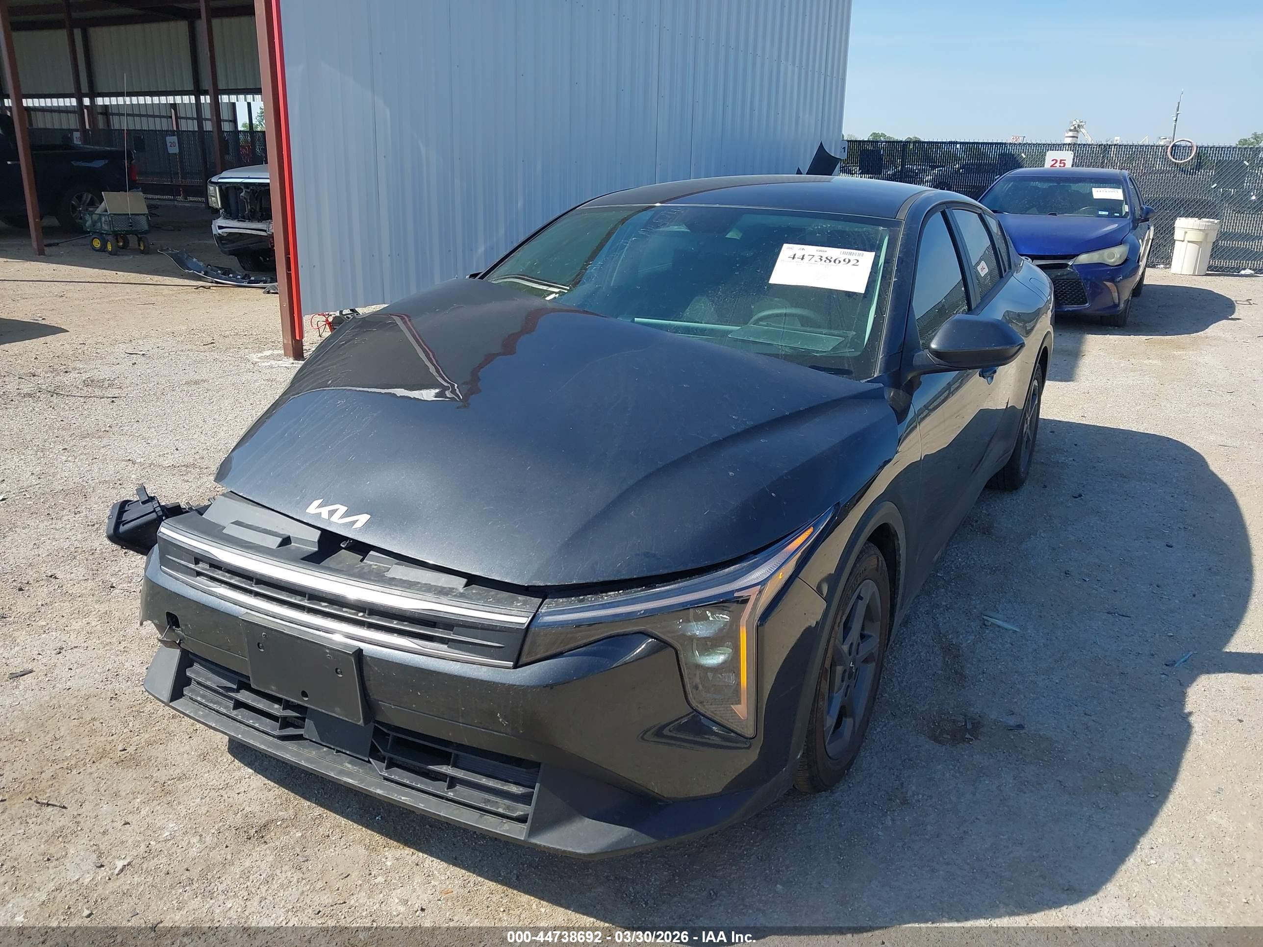 KIA K4 image 2