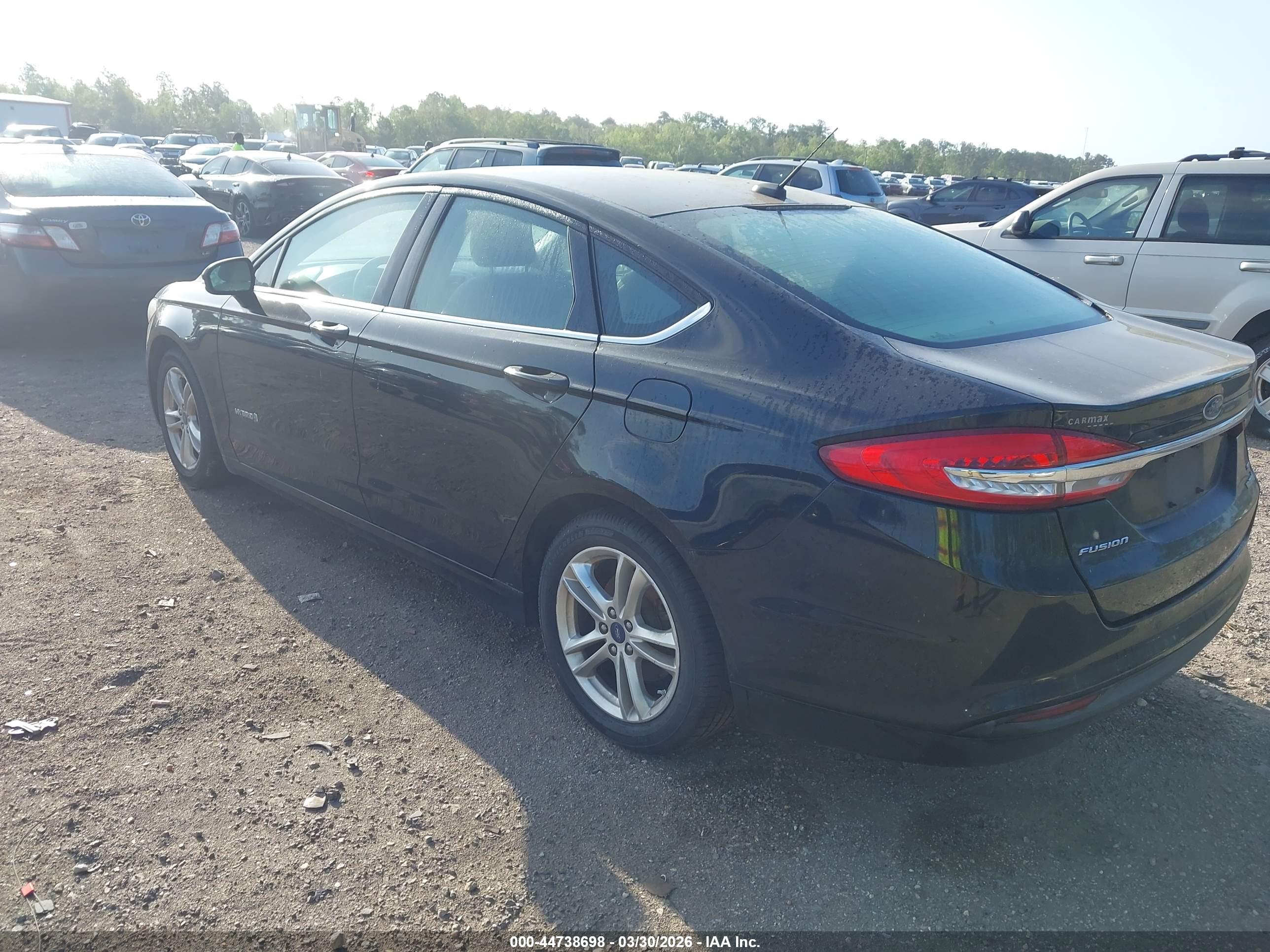 FORD FUSION image 3