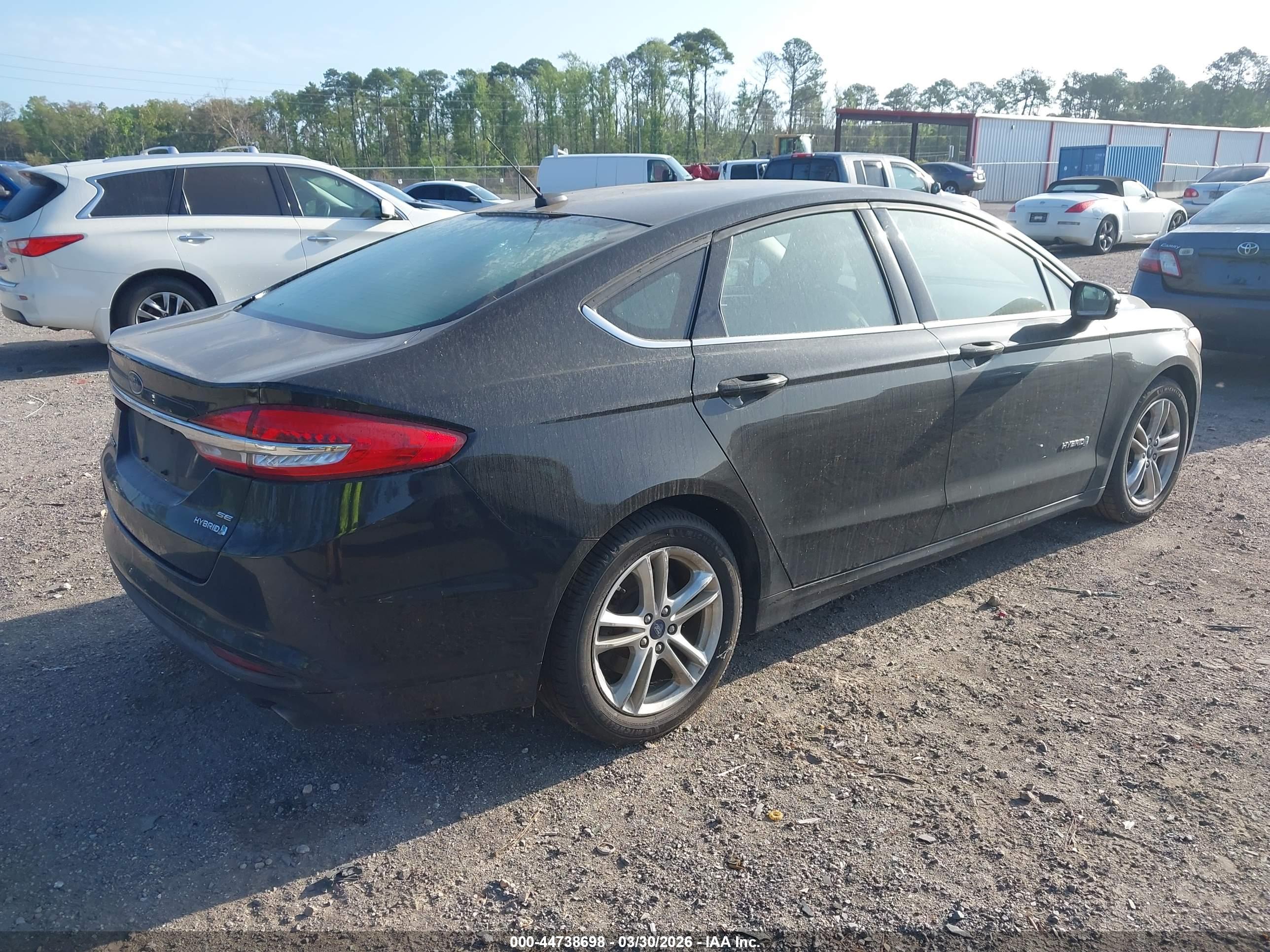 FORD FUSION image 4