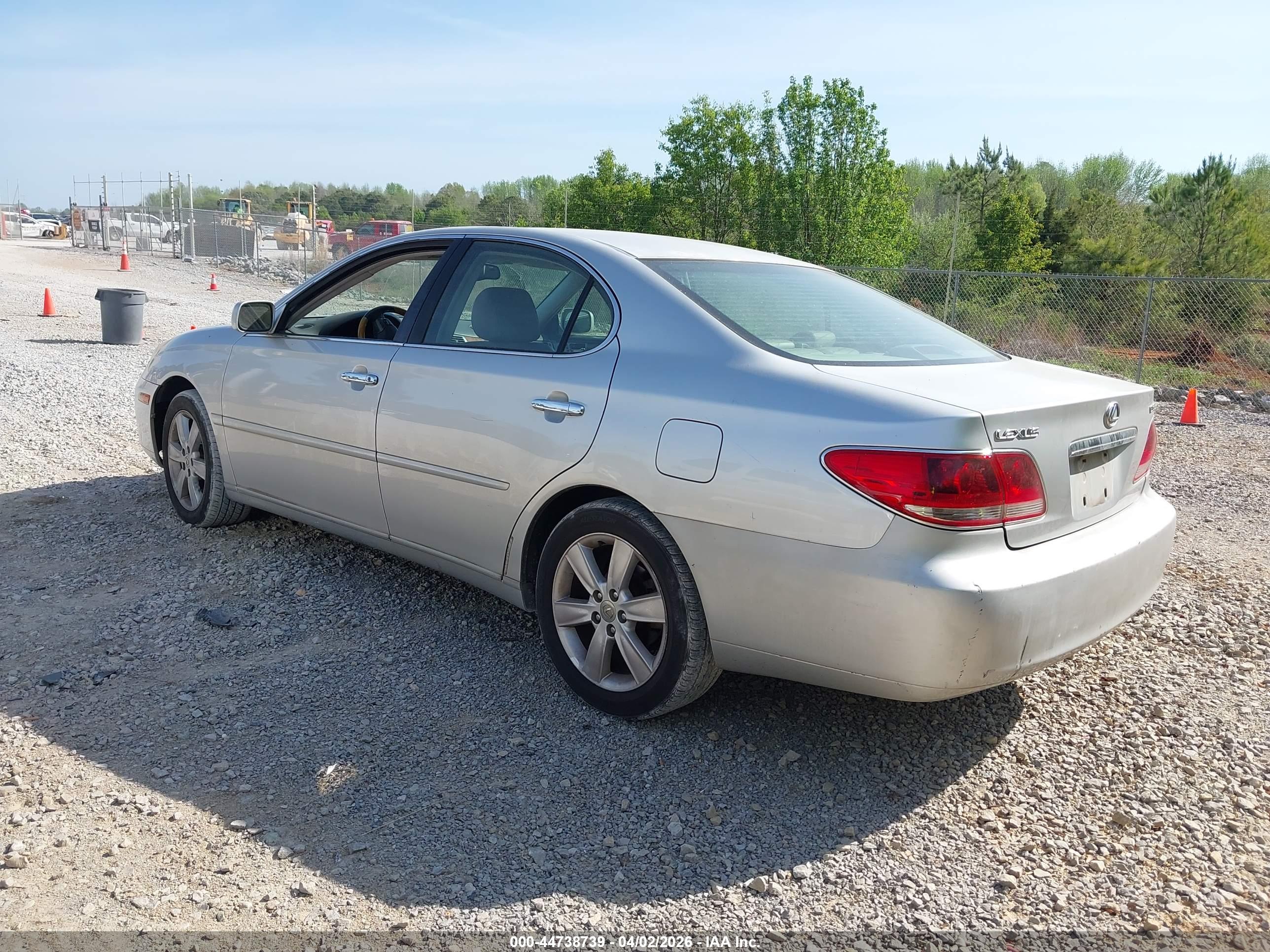 LEXUS ES image 3