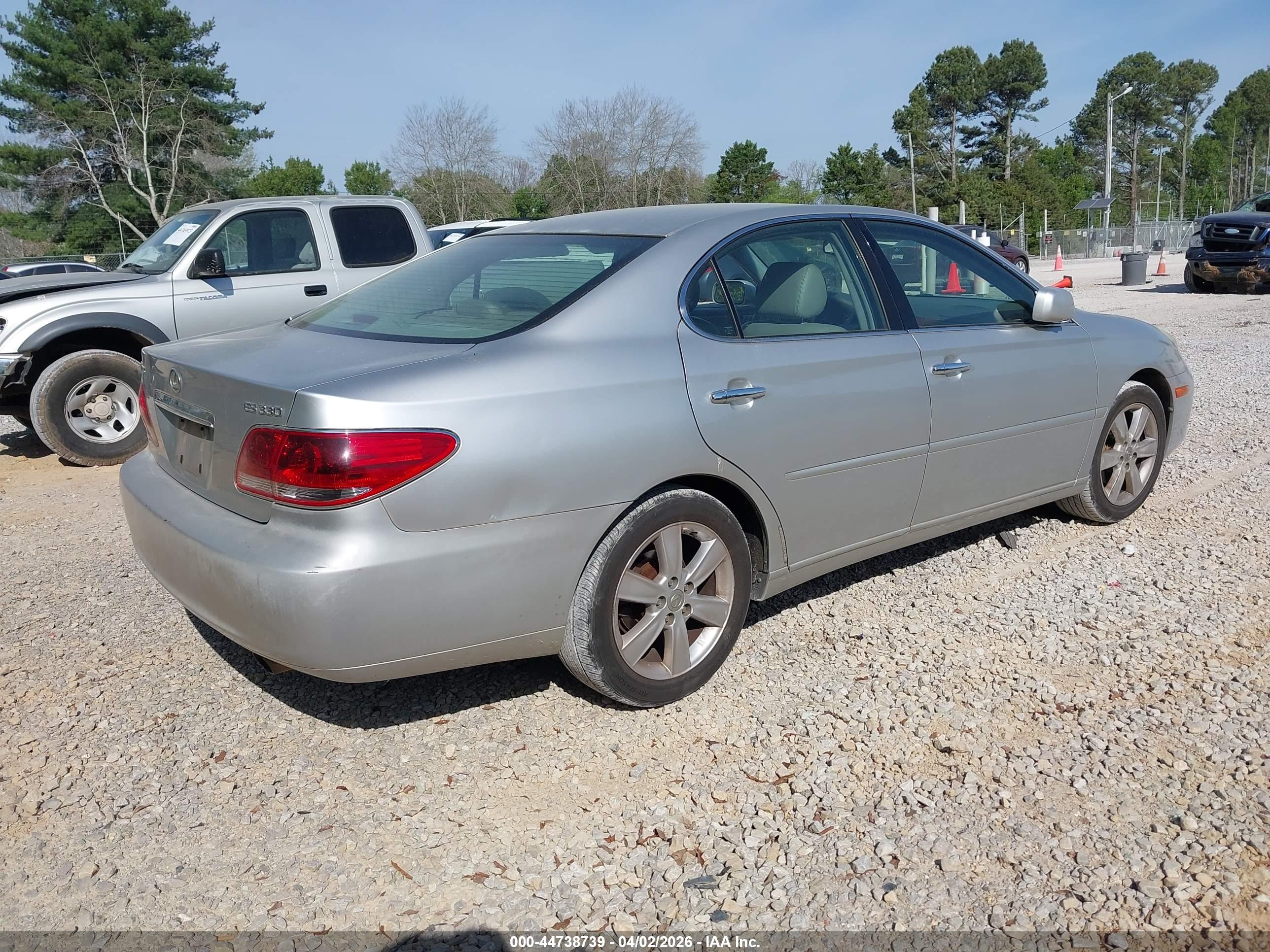 LEXUS ES image 4