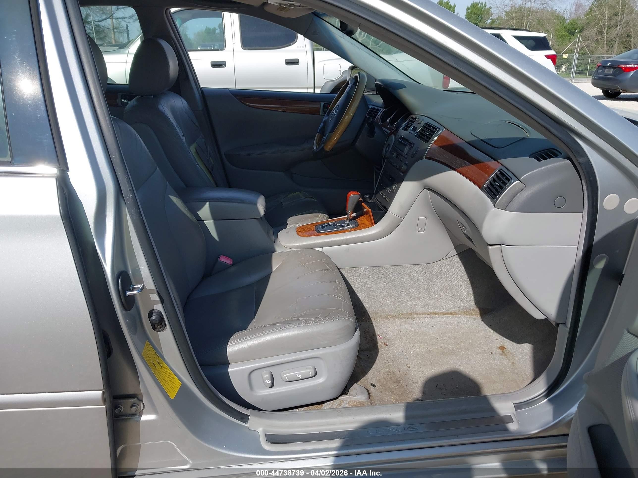 LEXUS ES image 5