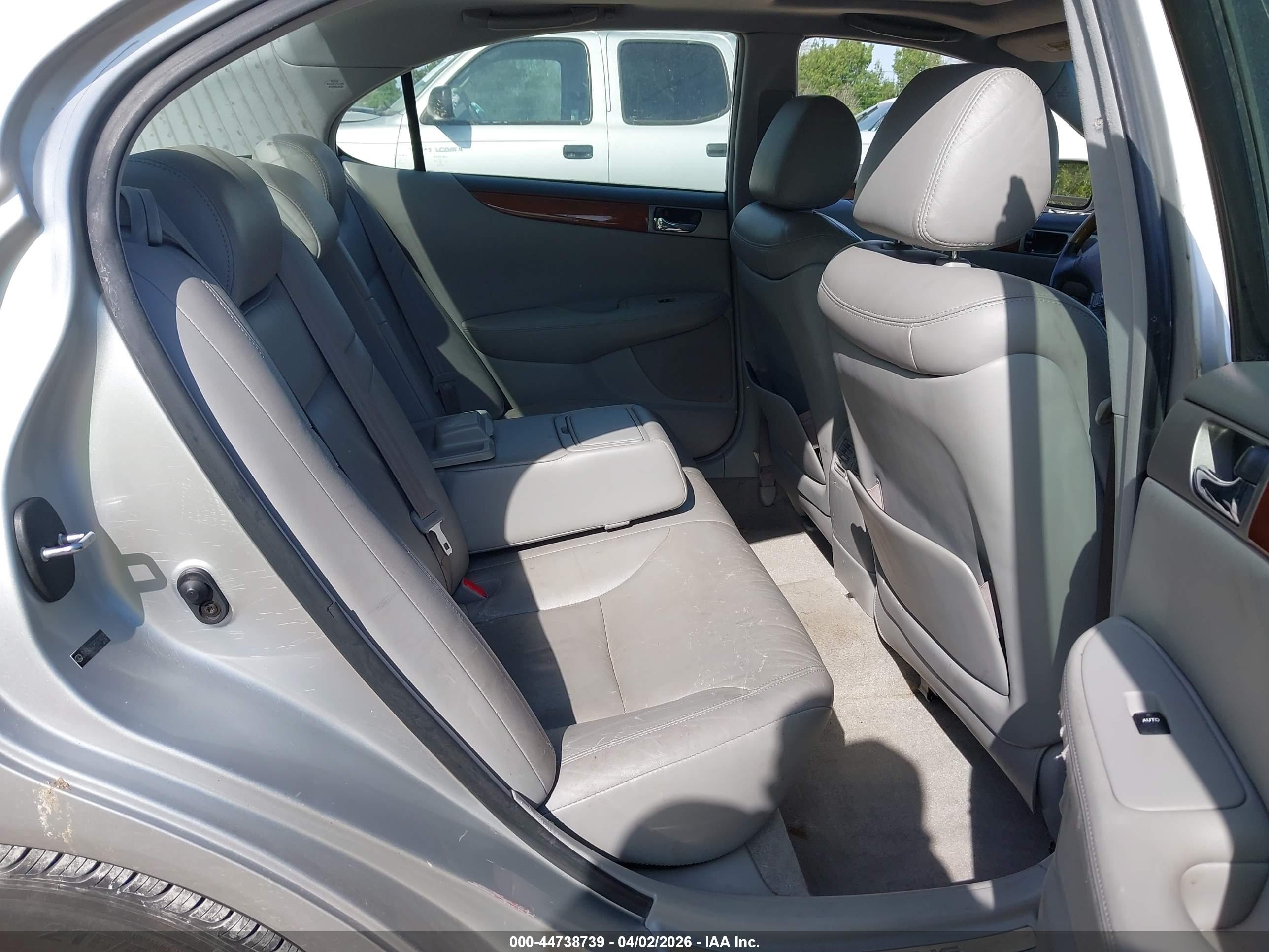 LEXUS ES image 8