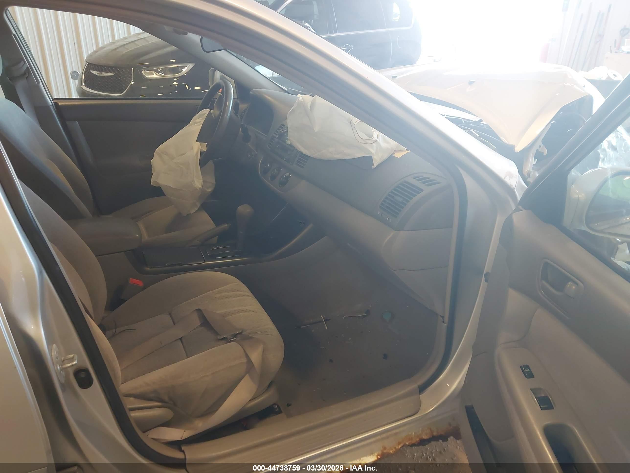 TOYOTA CAMRY image 5
