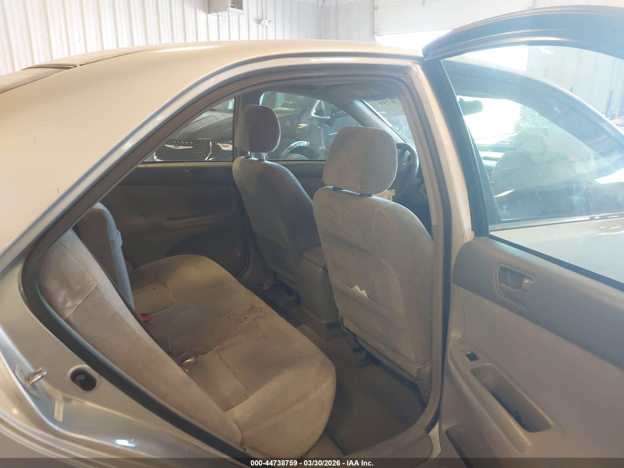 TOYOTA CAMRY image 8