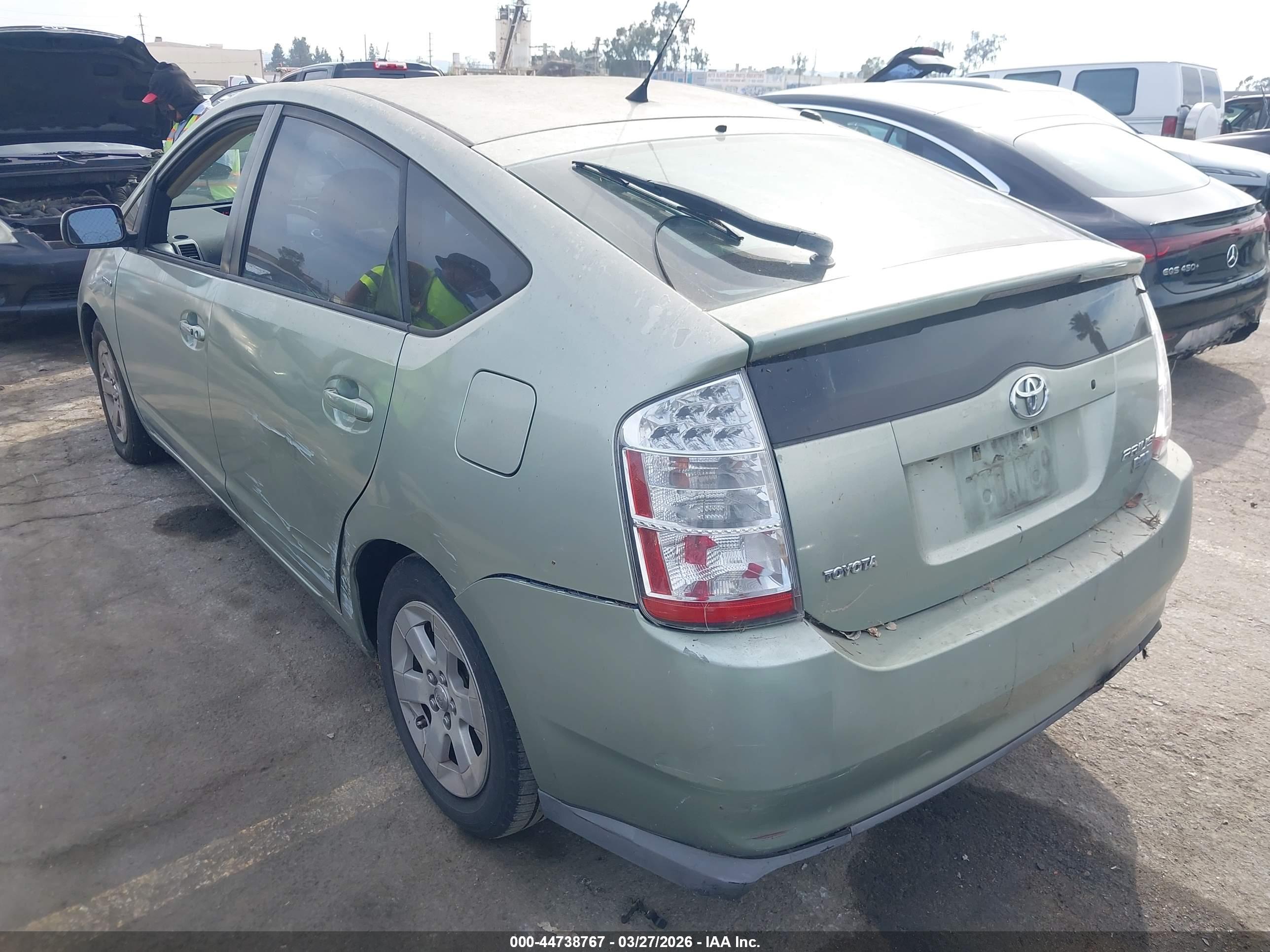 TOYOTA PRIUS image 3