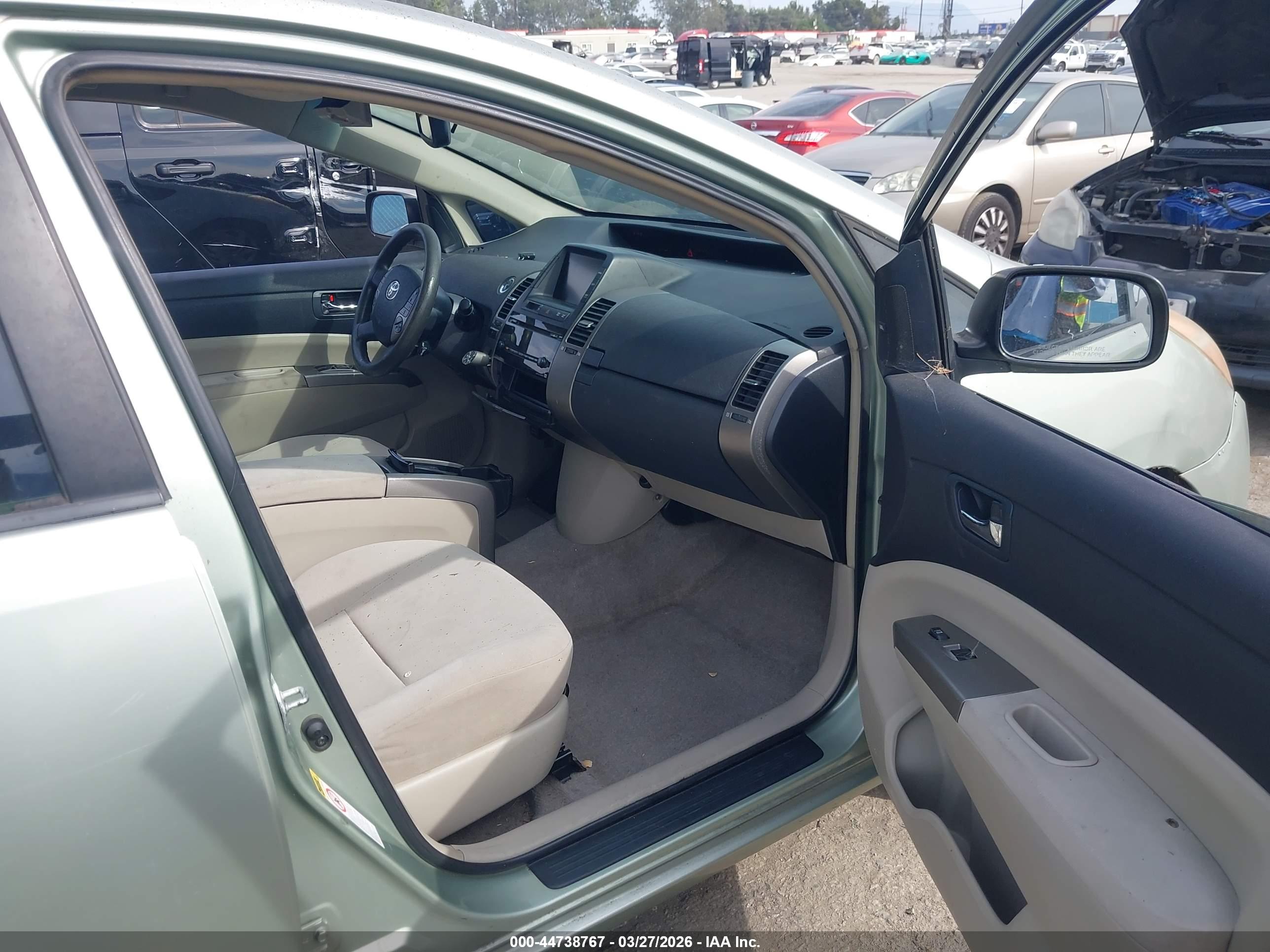 TOYOTA PRIUS image 5