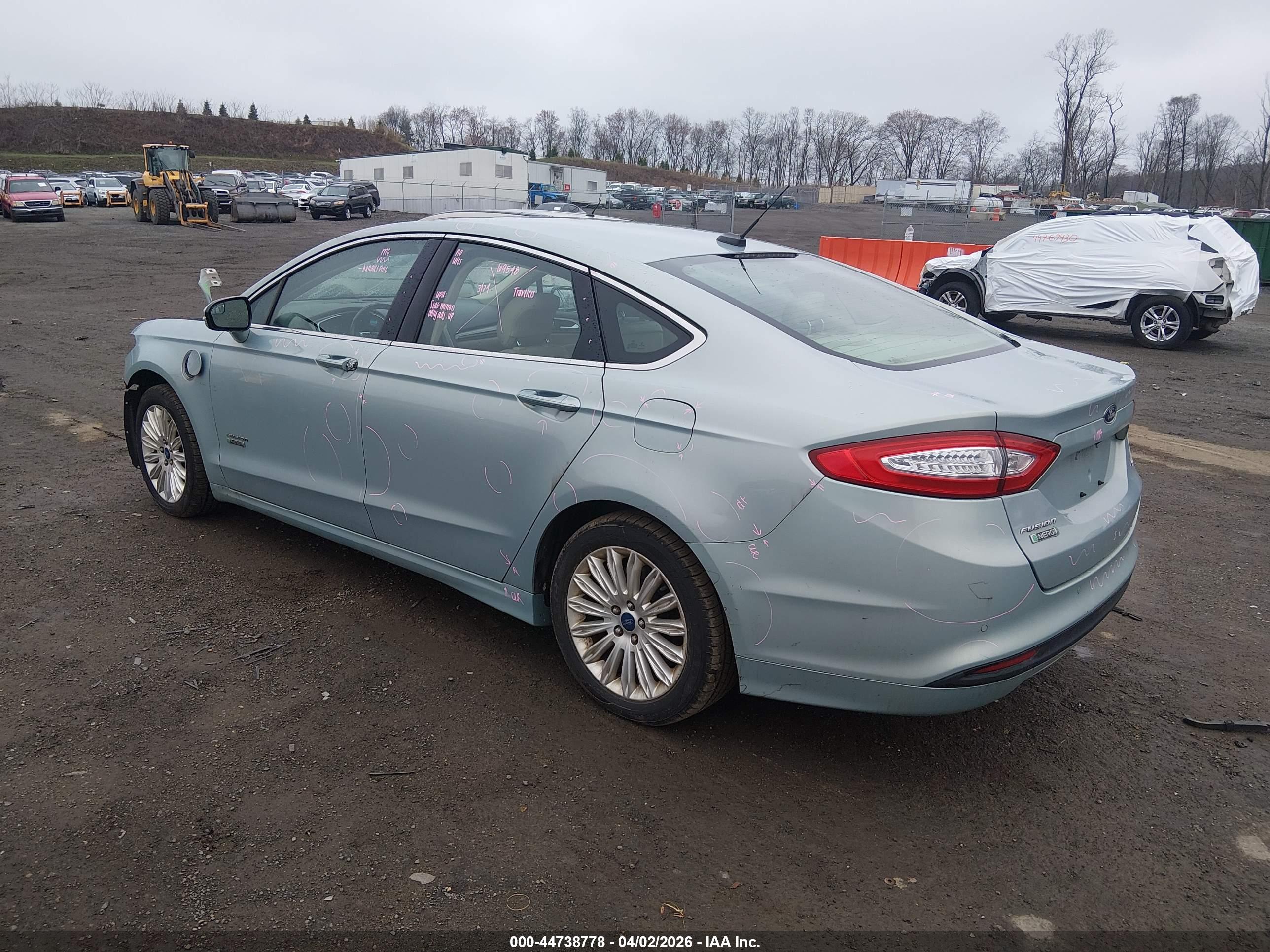 FORD FUSION image 3