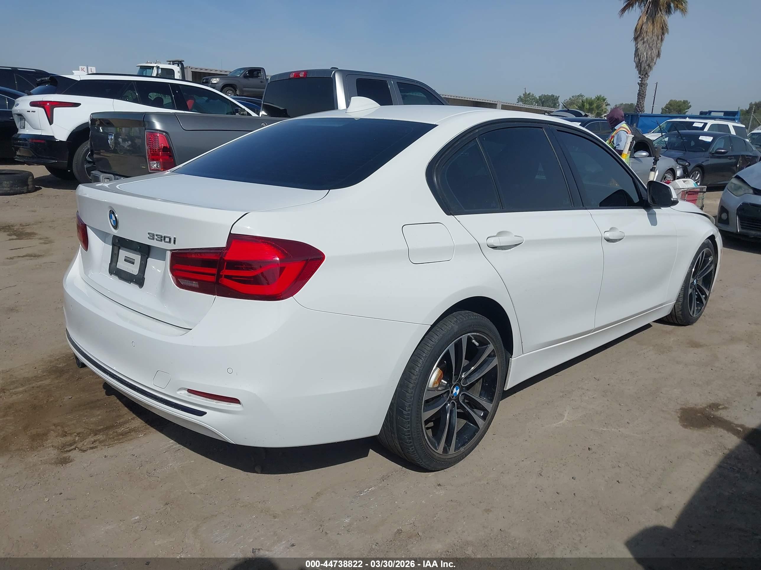 BMW 330I image 4
