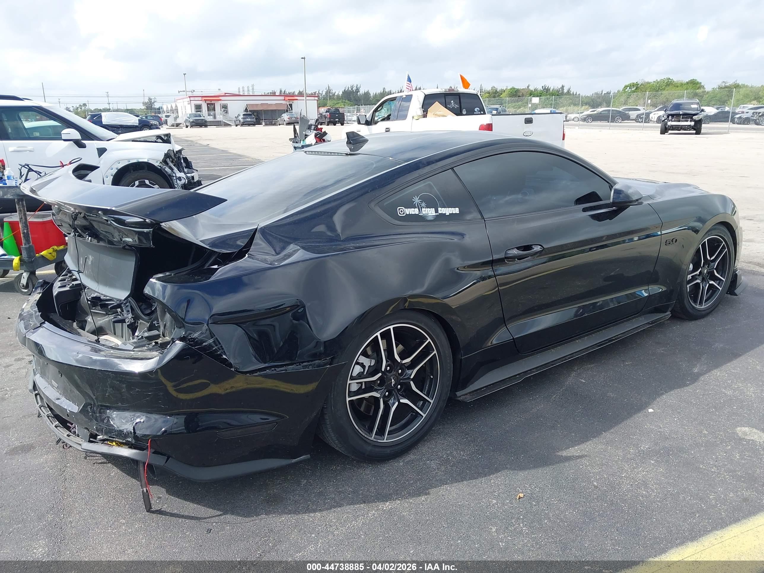 FORD MUSTANG image 4
