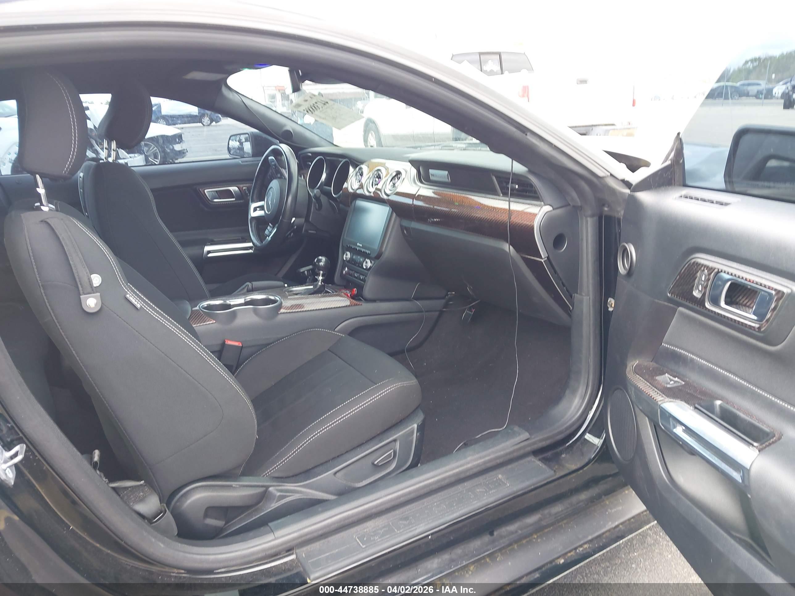 FORD MUSTANG image 5