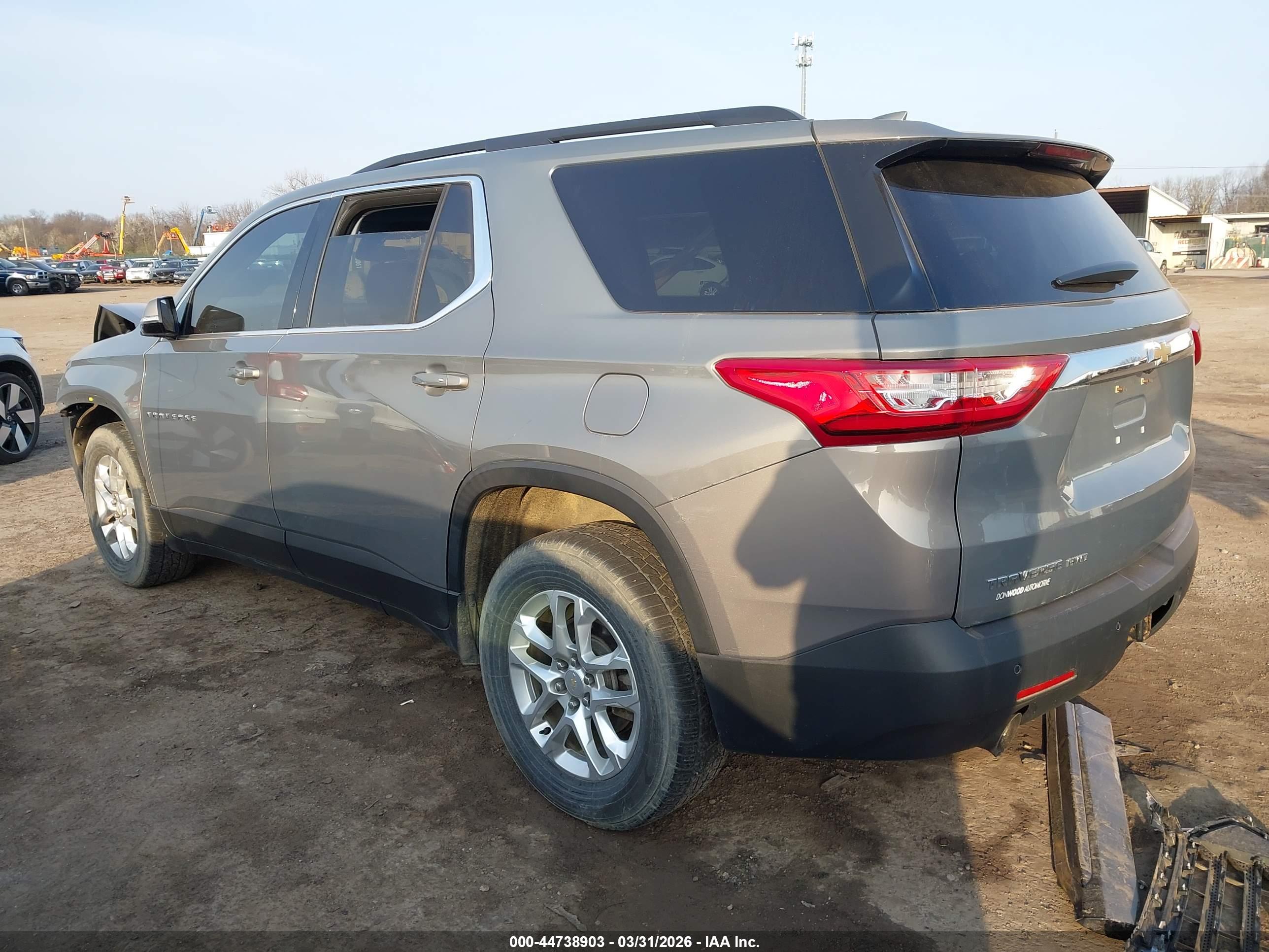 CHEVROLET TRAVERSE image 3